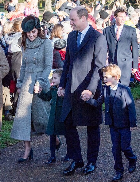 Le prince William, George, Catherine et Charlotte au service de l'église du jour de Noël.  | Photo : Getty Images