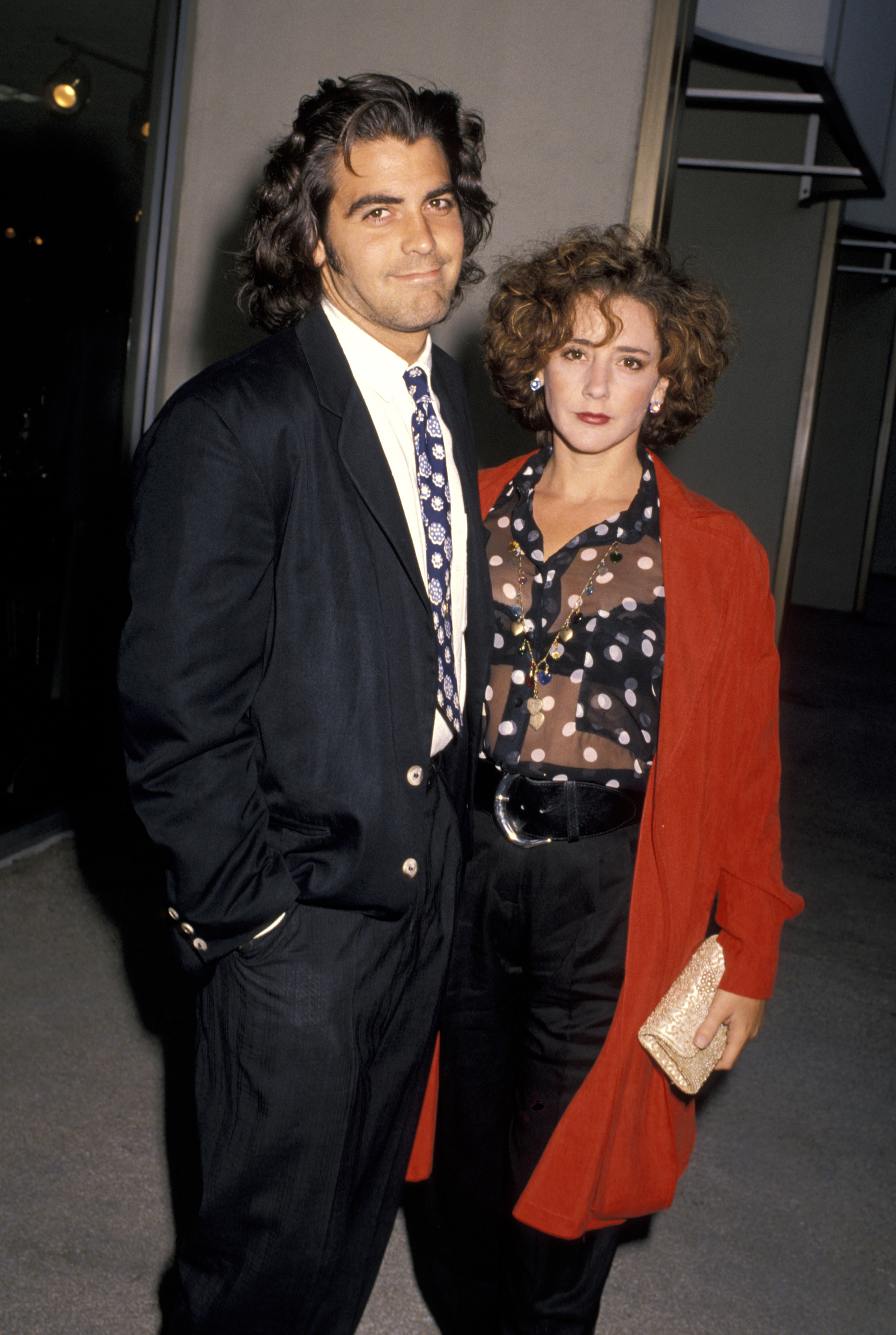 George Clooney et Talia Balsam assistent à la soirée des affiliés de la chaîne de télévision ABC le 14 juin 1990 | Source : Getty Images