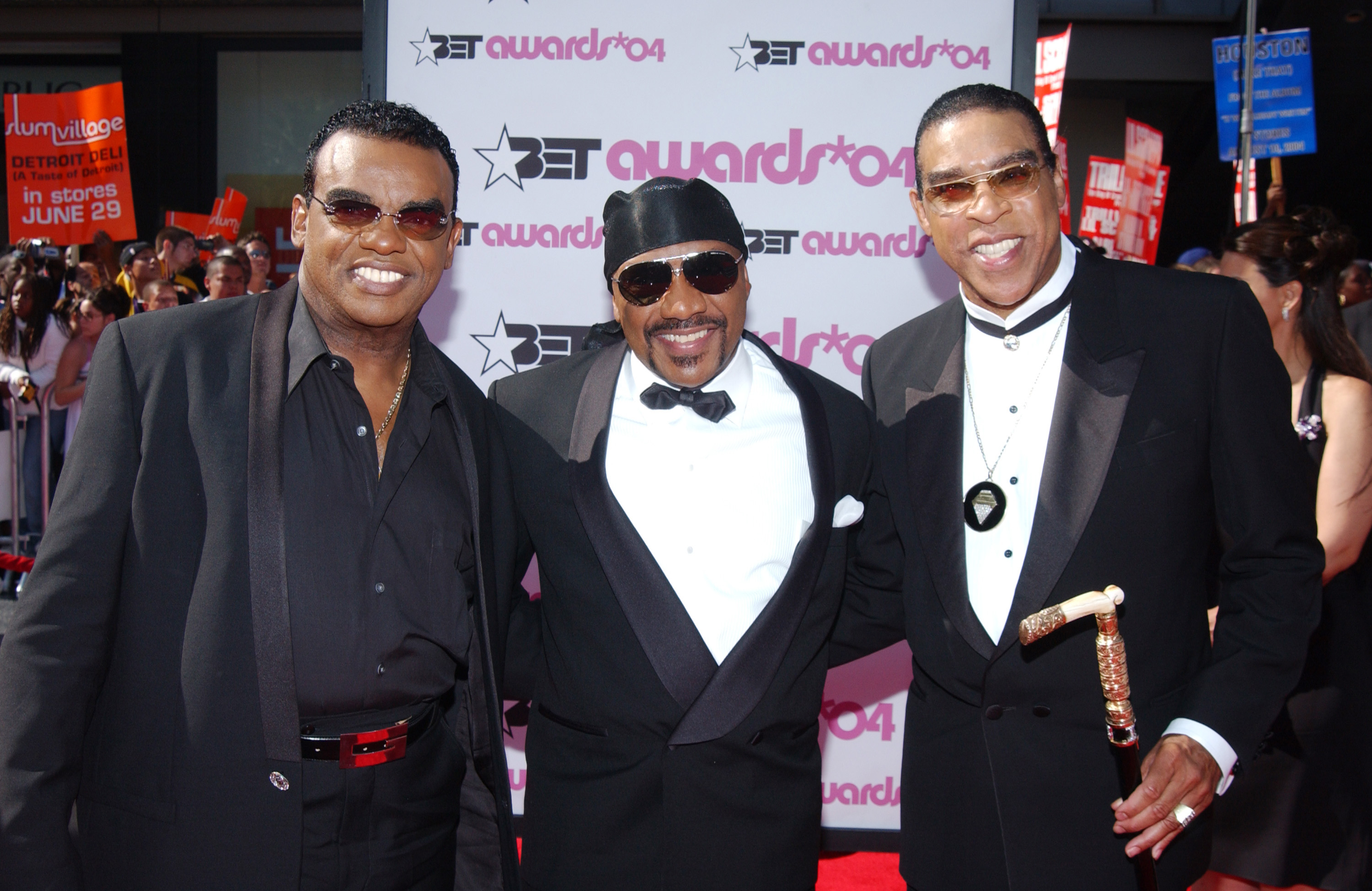 Ronald, Ernie et Rudolph Isley lors de la 4e édition des BET Awards à Hollywood, en Californie, en 2004 | Source : Getty Images