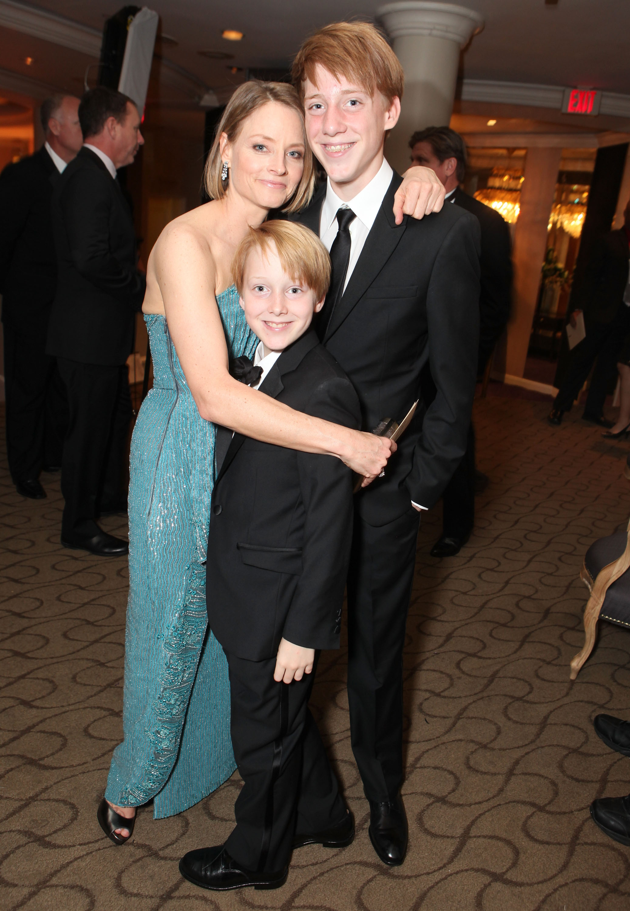 Jodie Foster, Christopher Foster et Charlie Foster à la soirée Sony Pictures Golden Globes organisée à l'hôtel Beverly Hilton le 15 janvier 2012 à Beverly Hills, Californie | Source : Getty Images