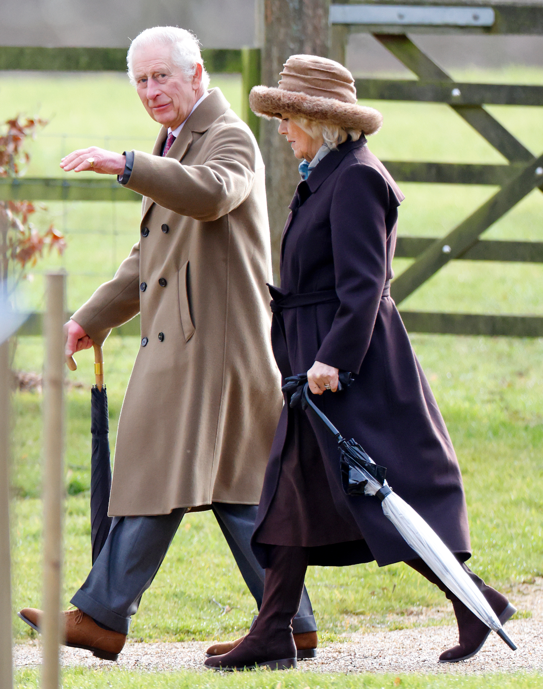 Le roi Charles III et la reine Camilla après le service religieux du dimanche à l'église St Mary Magdalene de Sandringham, dans le Norfolk, le 4 février 2024 | Source : Getty Images