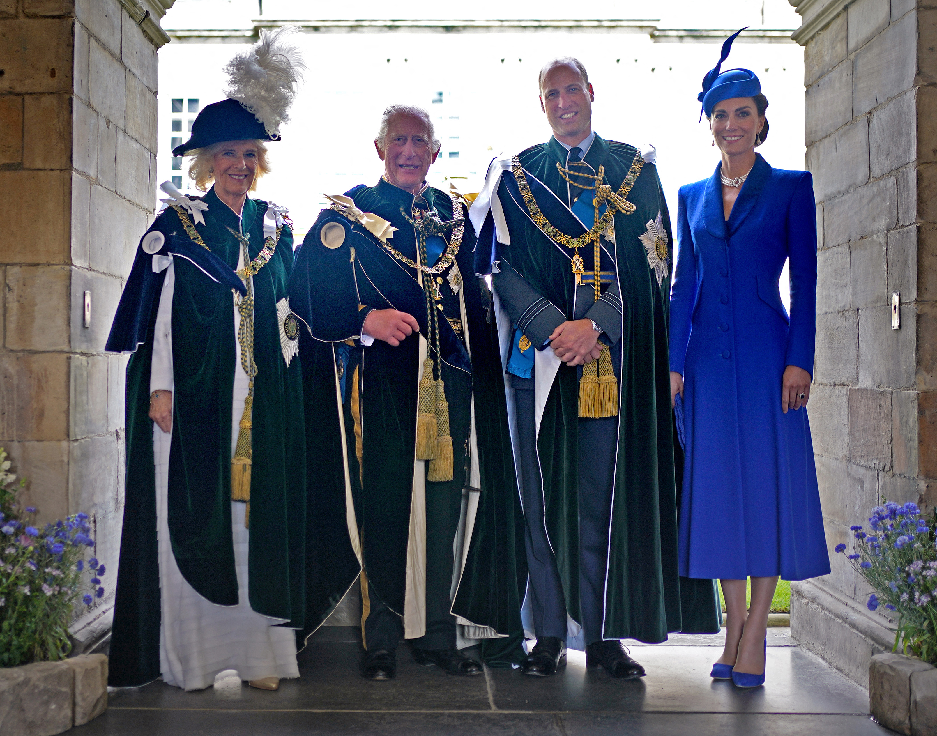 La reine Camilla, le roi Charles III, le prince William et la princesse Catherine après avoir assisté à un défilé aérien de l'équipe de voltige de la Royal Air Force (RAF) britannique depuis le palais de Holyroodhouse, à Édimbourg, le 5 juillet 2023. | Source : Getty Images