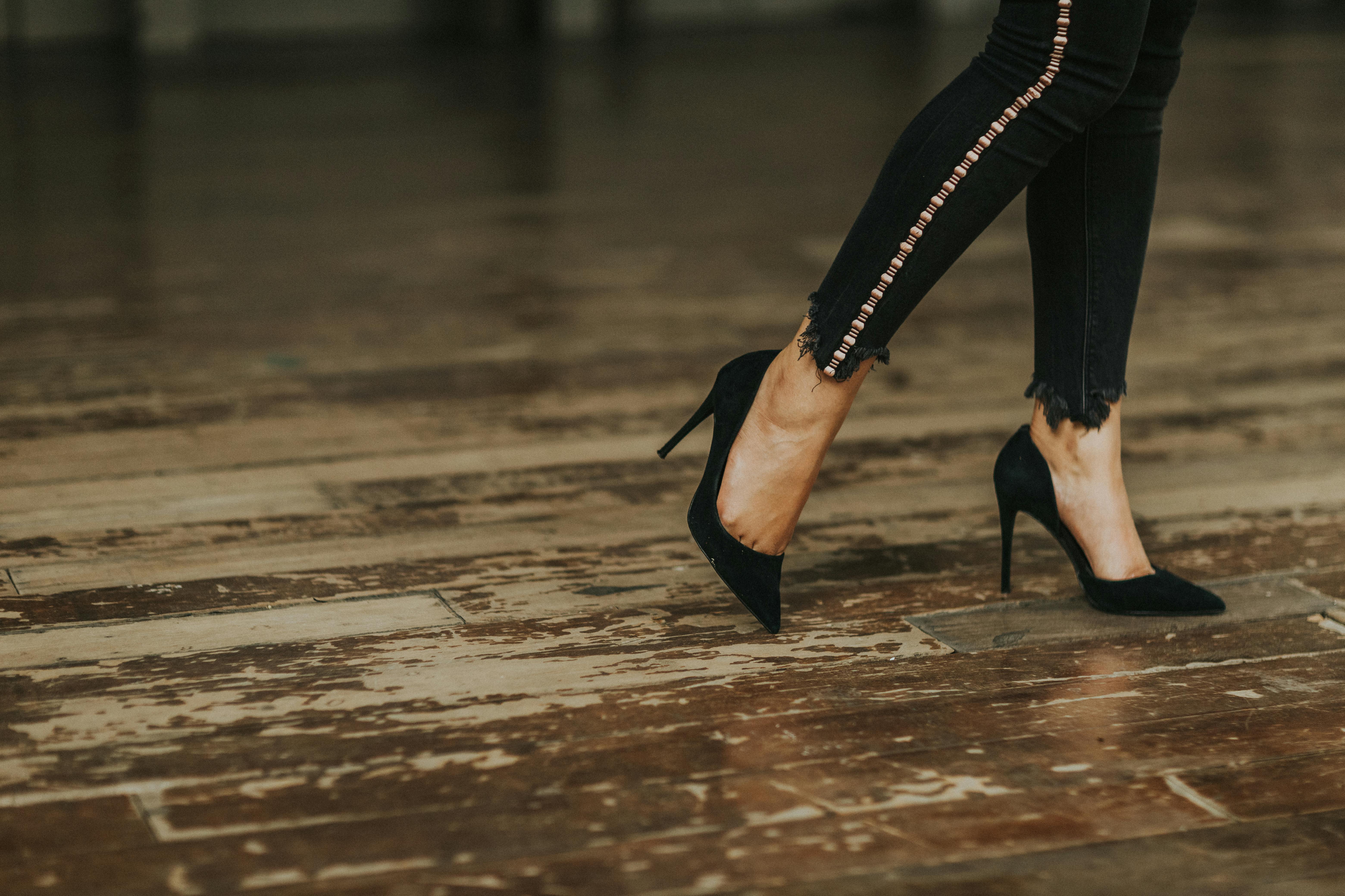 Une femme portant des talons hauts | Source : Pexels