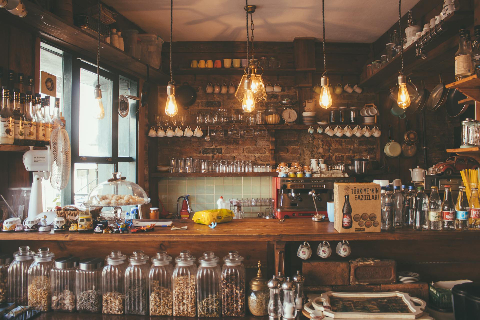 L'intérieur d'un café | Source : Pexels