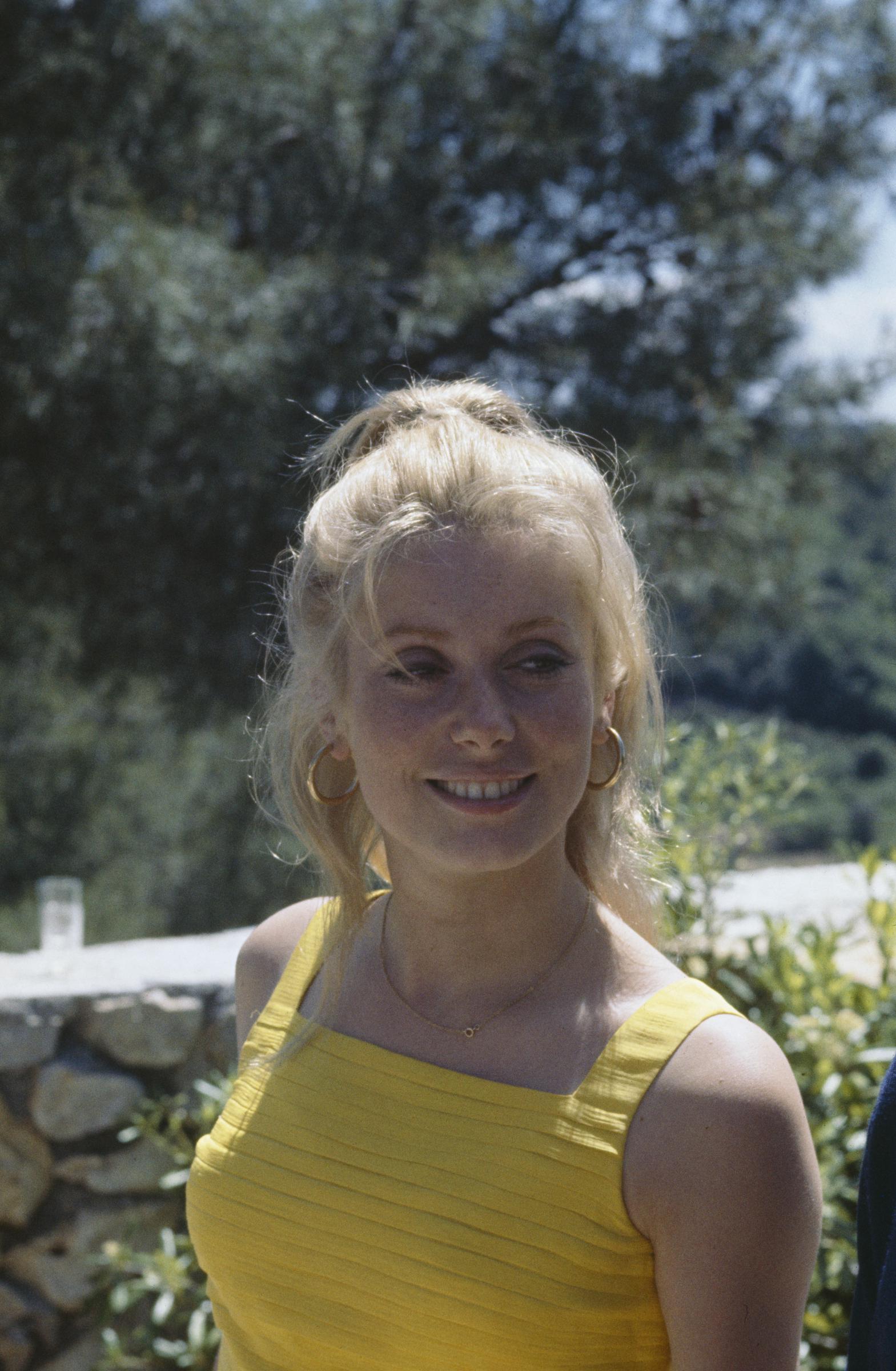 La star photographiée à Cannes, en France, le 24 mai 1965. | Source : Getty Images