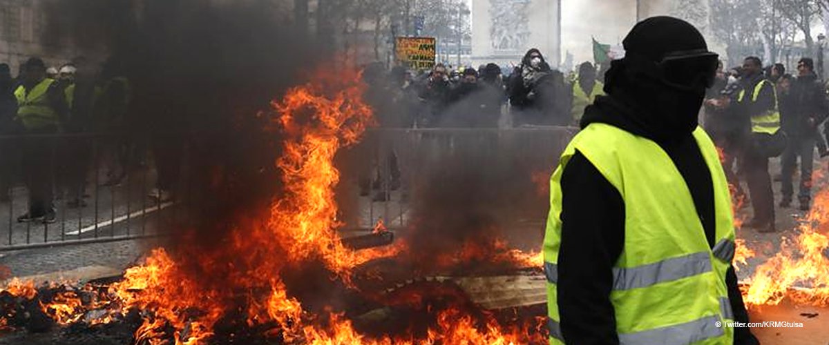 Gilets jaunes : les clichés les plus dramatiques de la manifestation, organisée ce week-end à Paris