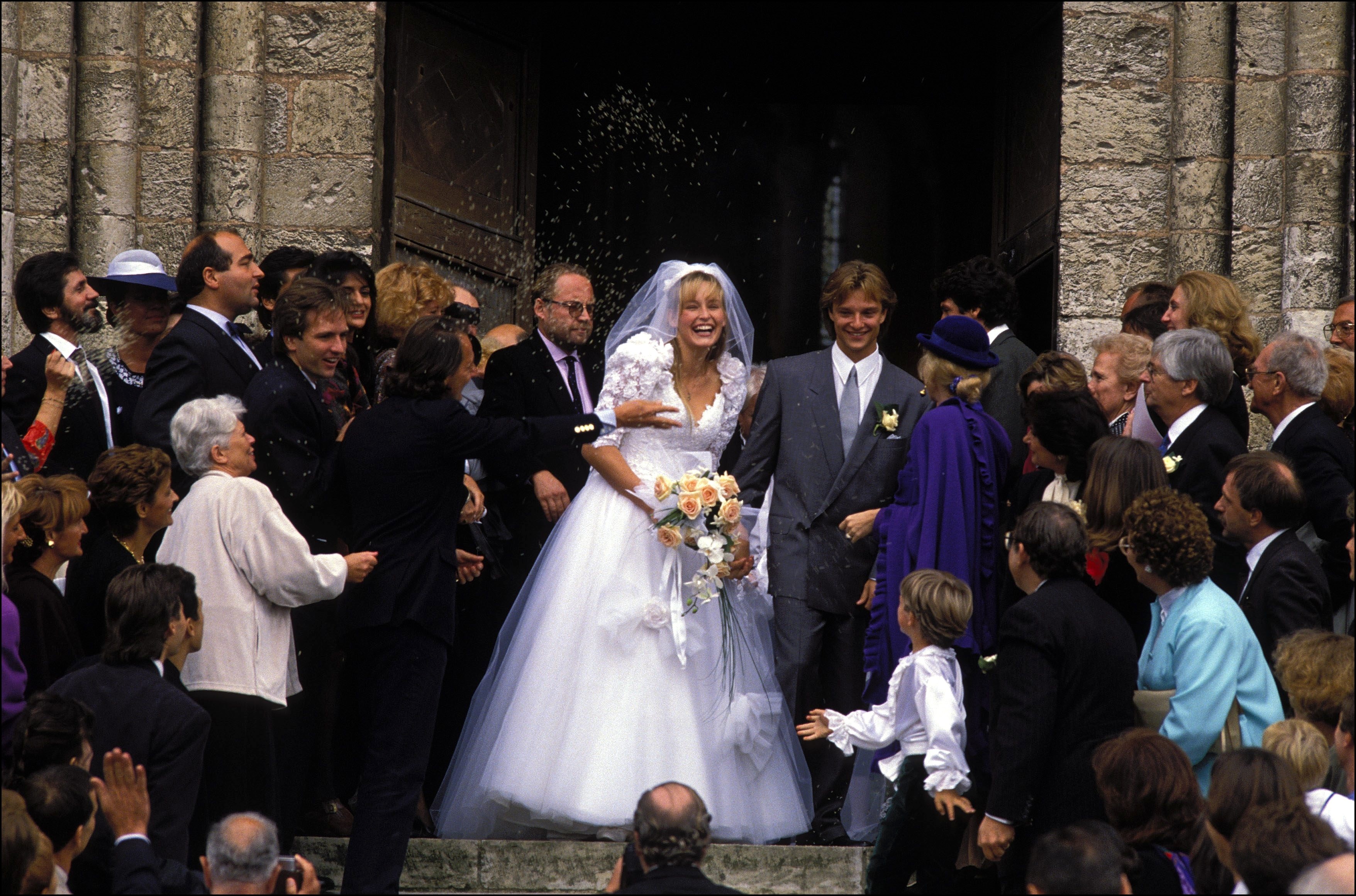 Mariage de David Hallyday et Estelle Lefébure à Freneuse-sur-Risle en France le 15 septembre 1989 I Photo par Pool BOUVET/REGLAIN/STEVENS/Gamma-Rapho I Source : Getty Images