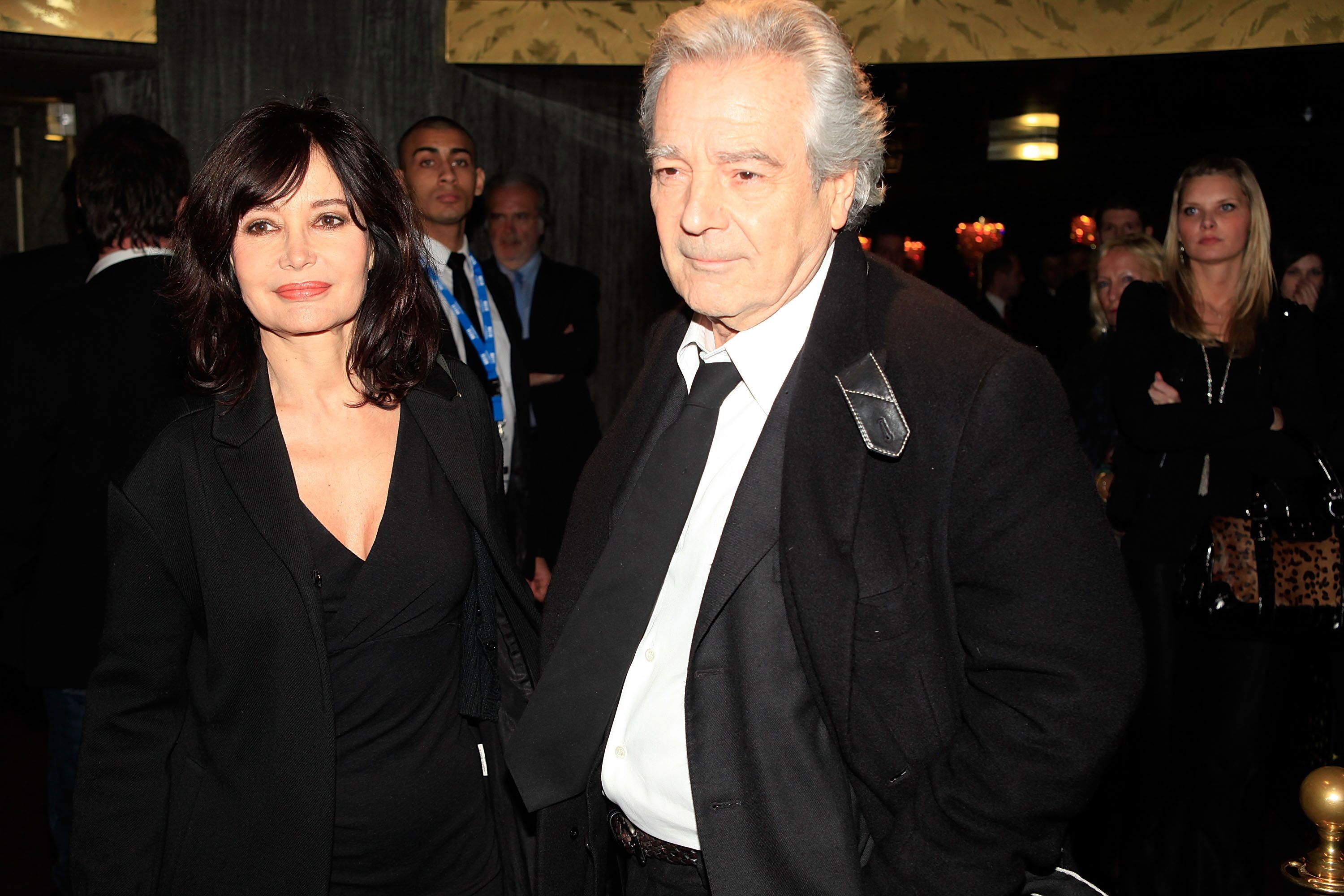 Pierre Arditi et sa femme Evelyne Bouix assistent aux Globes de Cristal 2011 Awards au Lido le 7 février 2011 à Paris, France. | Photo : Getty Images