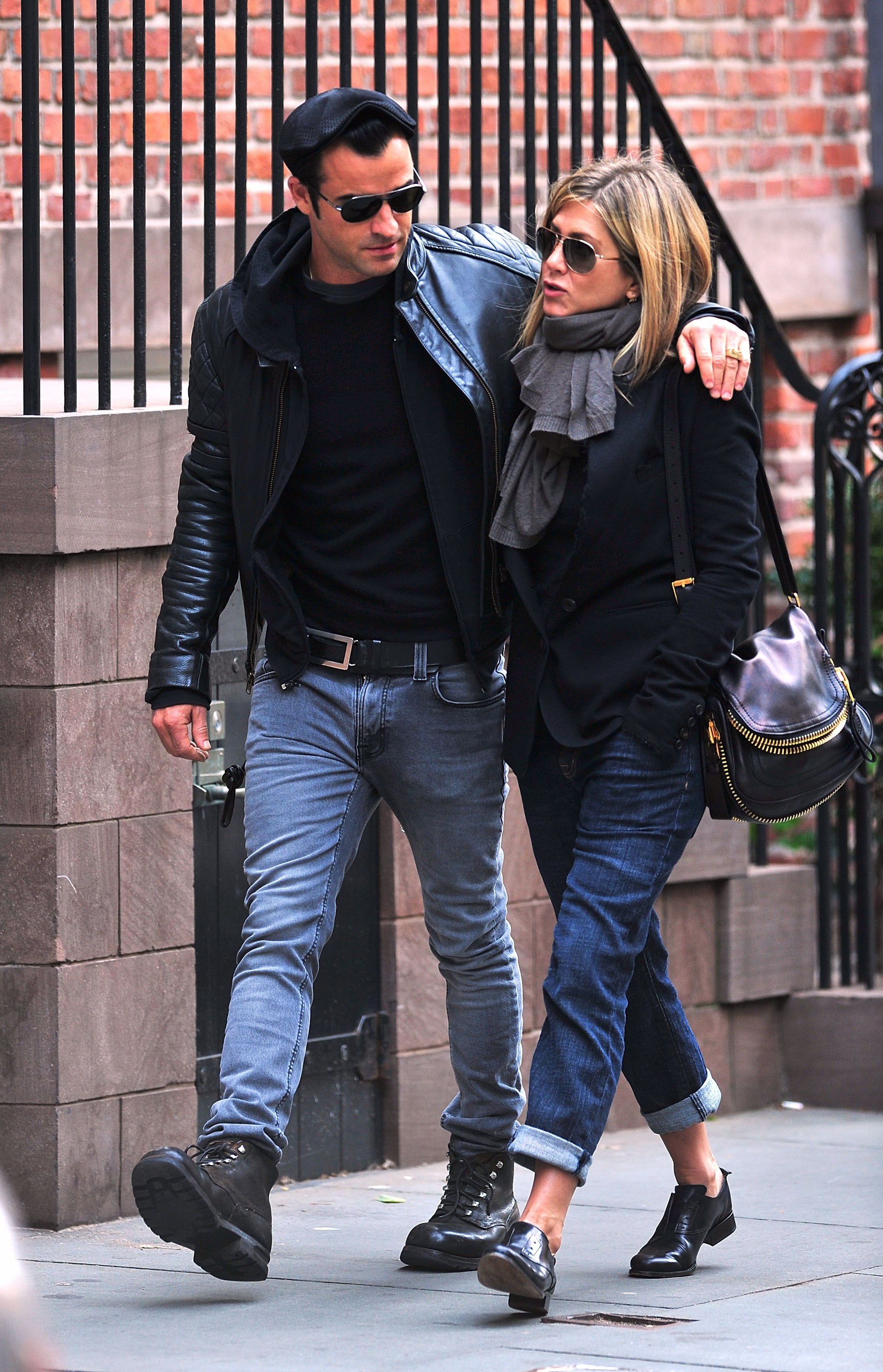 Justin Theroux et Jennifer Aniston se promènent dans le West Village à New York le 16 septembre 2011 | Source : Getty Images