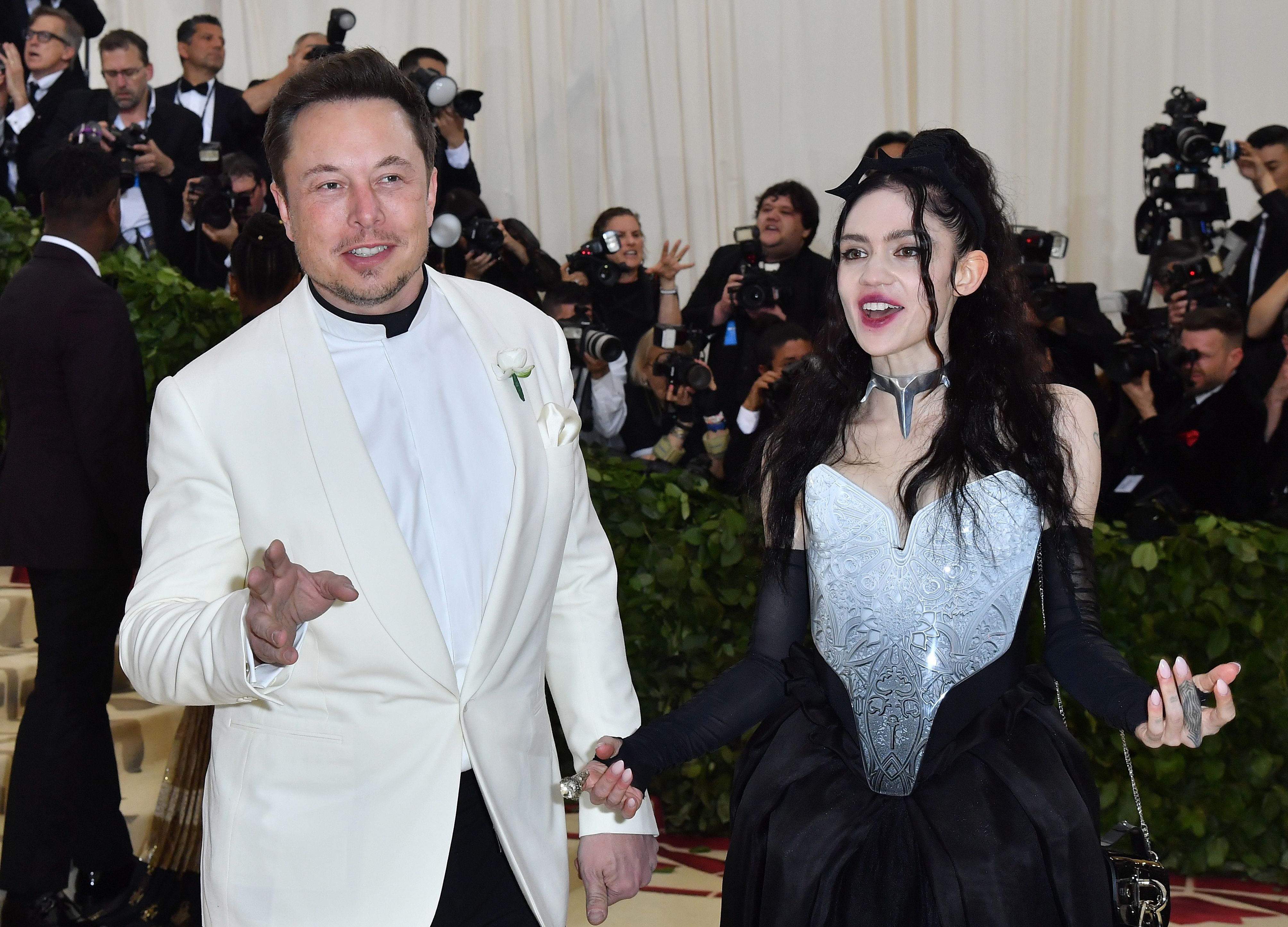 Elon Musk et Grimes arrivent pour le gala du Met au Metropolitan Museum of Art à New York, le 7 mai 2018. | Source : Getty Images