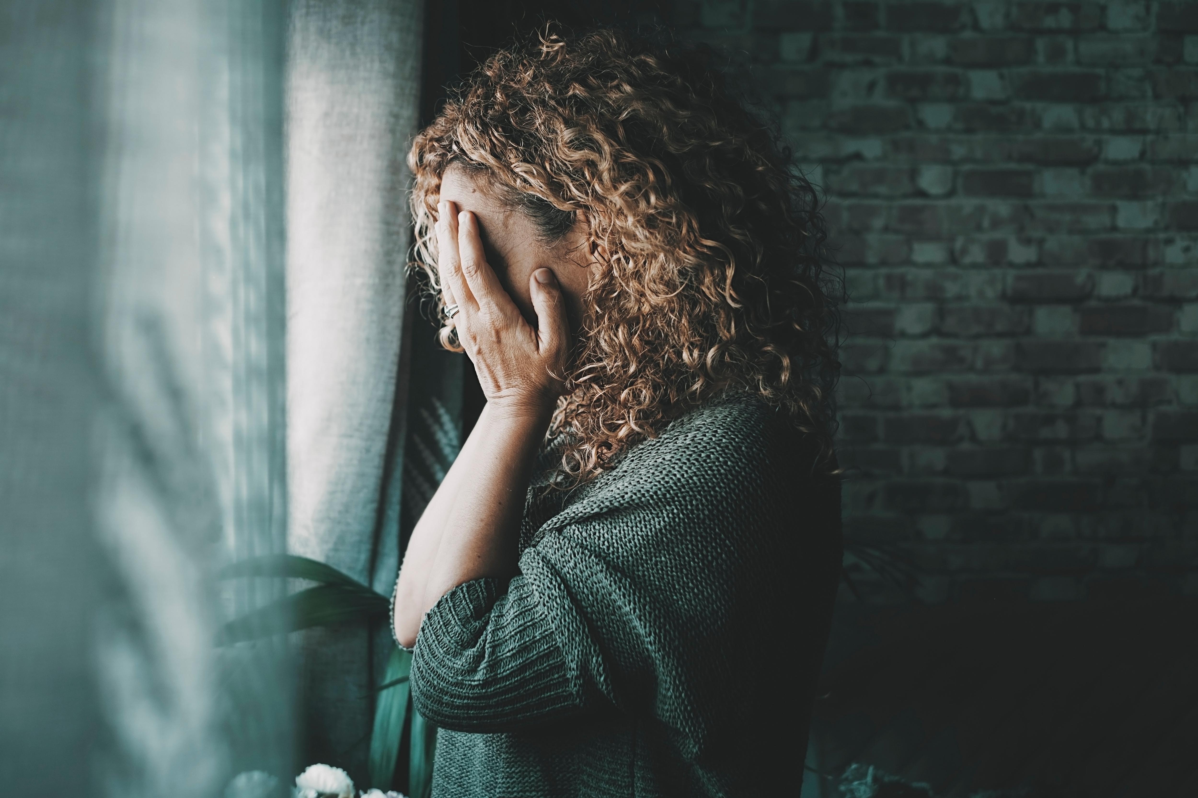 Une femme inquiète | Source : Shutterstock