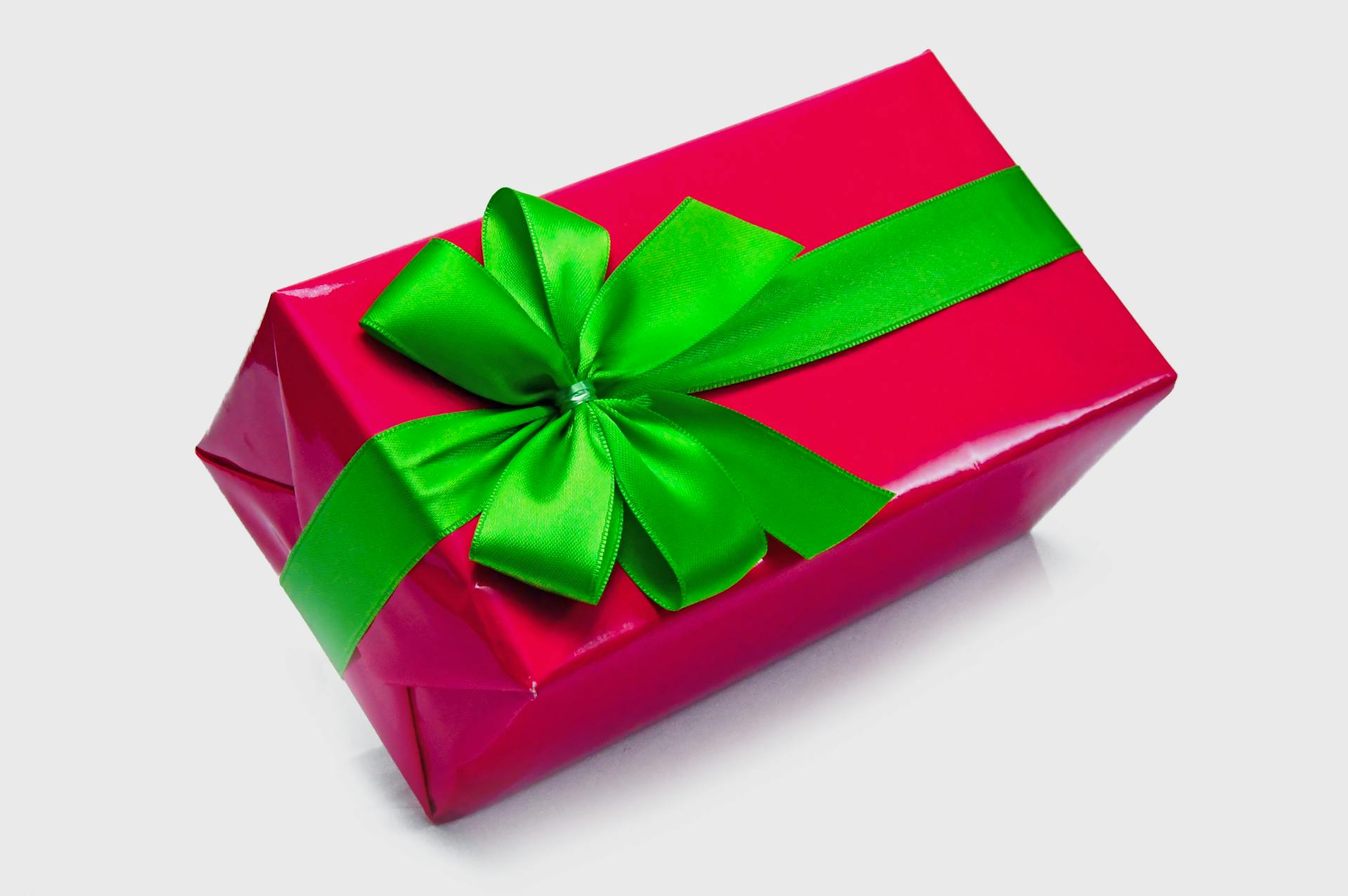 Une boîte emballée de cadeaux | Source : Pexels