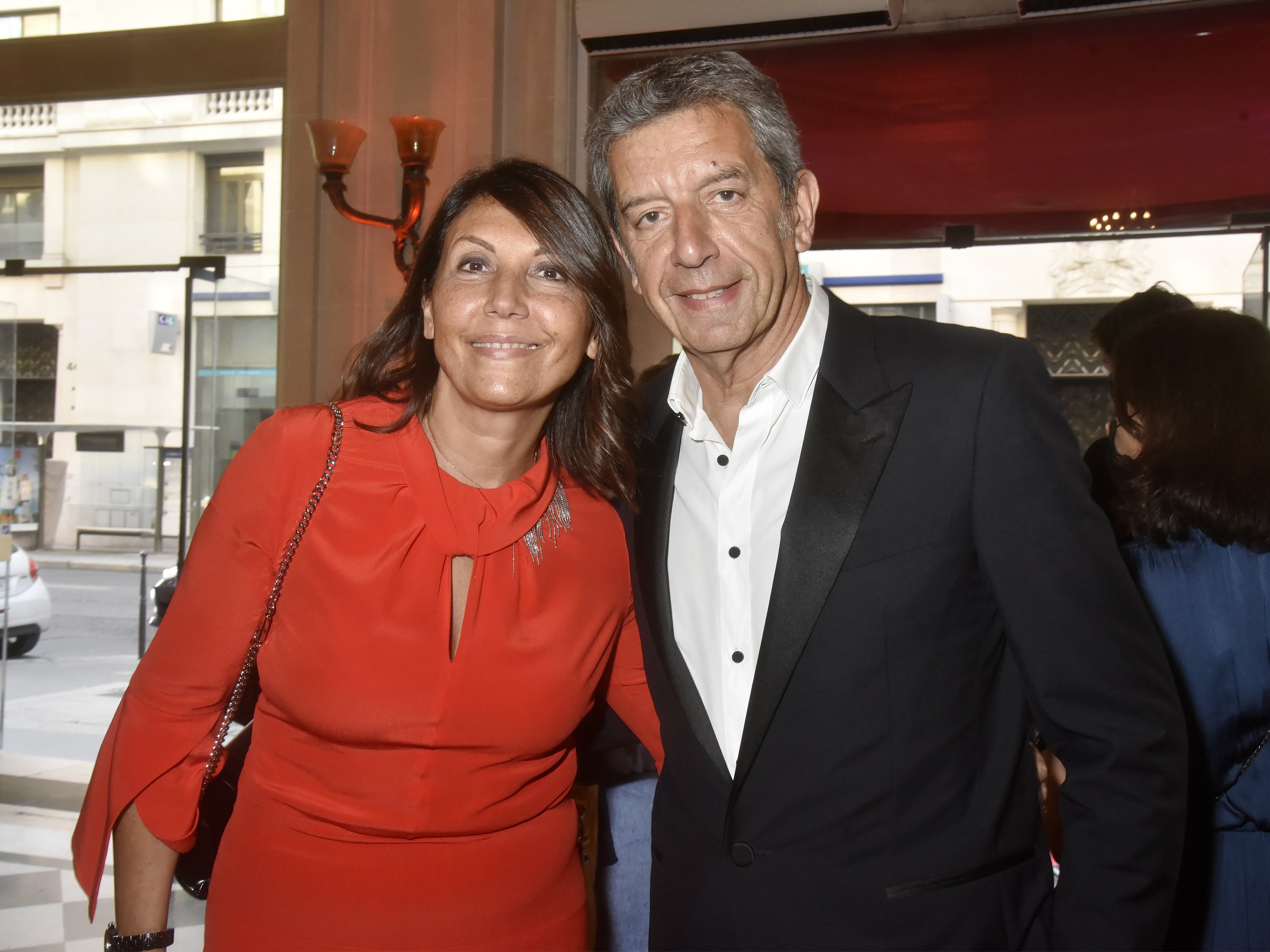Michel Cymes et son épouse Nathalie Cymes assistent au "Gala Enfance Majuscule" à la Salle Gaveau le 15 juin 2021 à Paris, France. | Photo : Getty Images