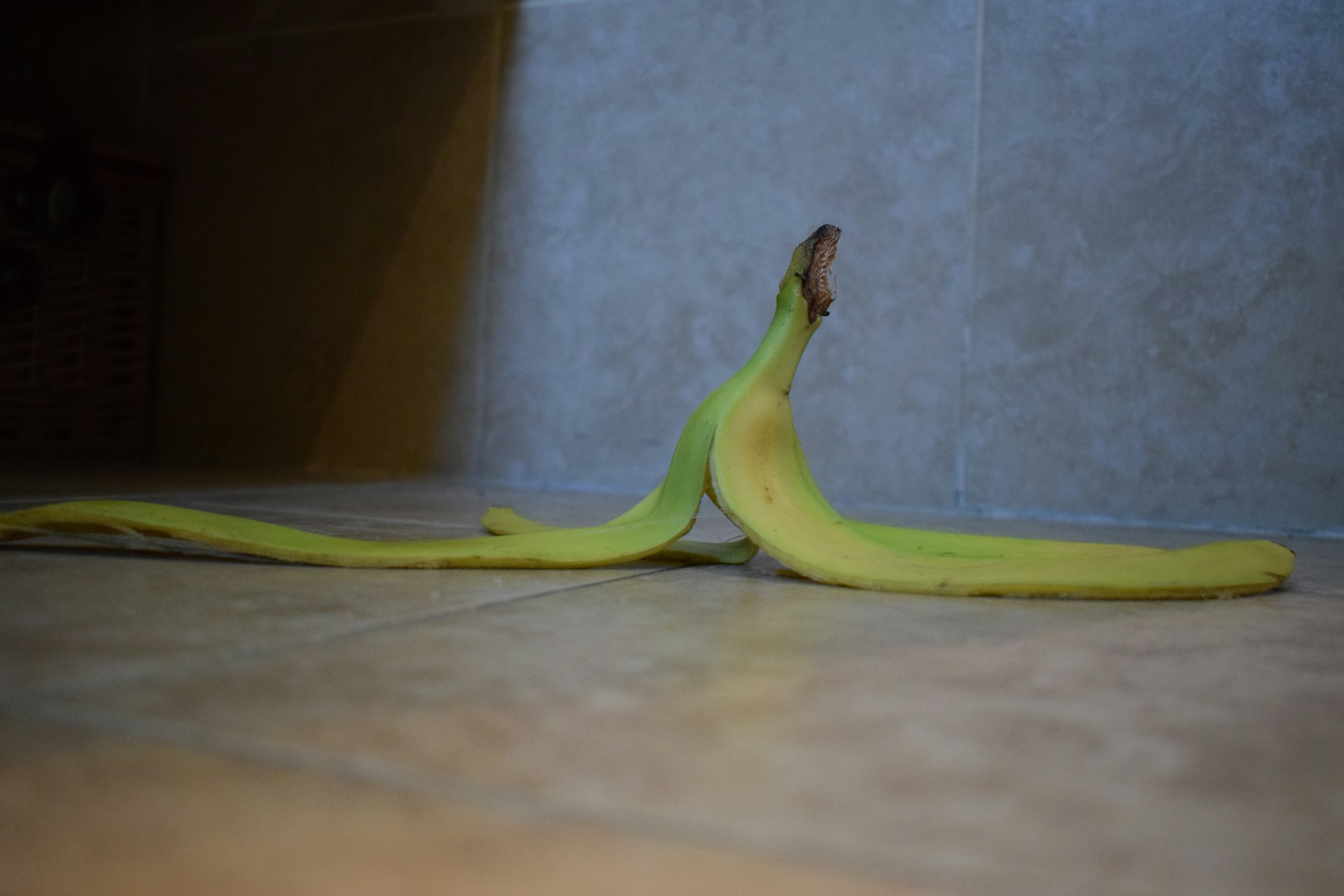 Une peau de banane sur le sol | Source : Unsplash