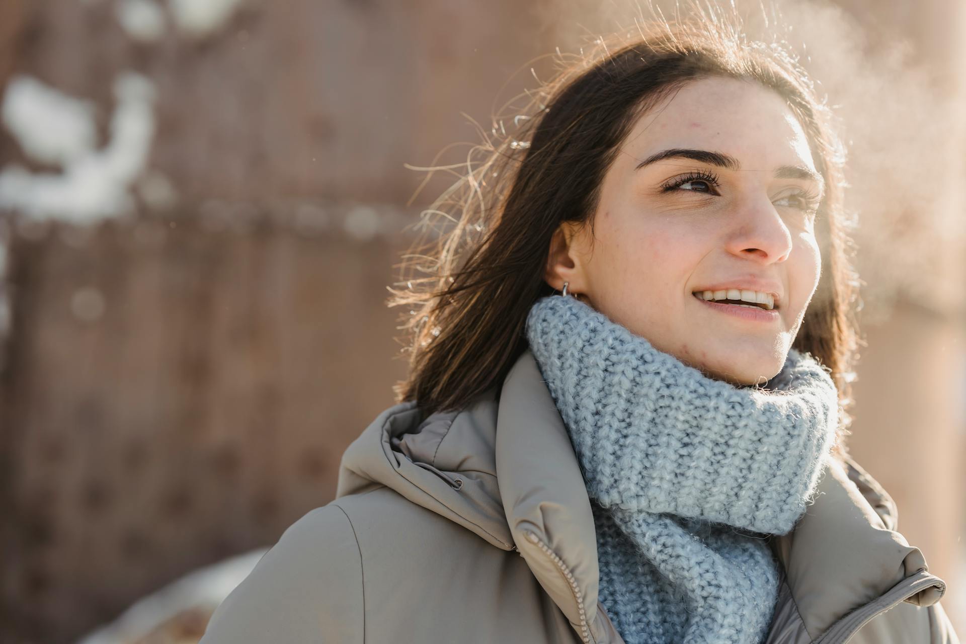 Une femme marchant à l'extérieur | Source : Pexels