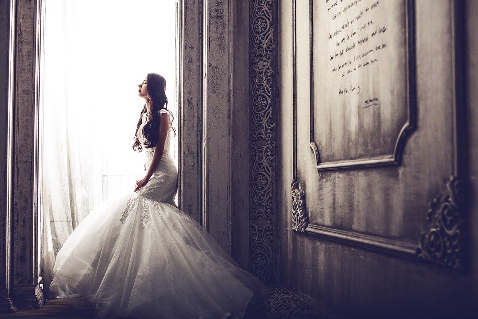 Une femme dans une robe de mariée | Photo : Pixabay