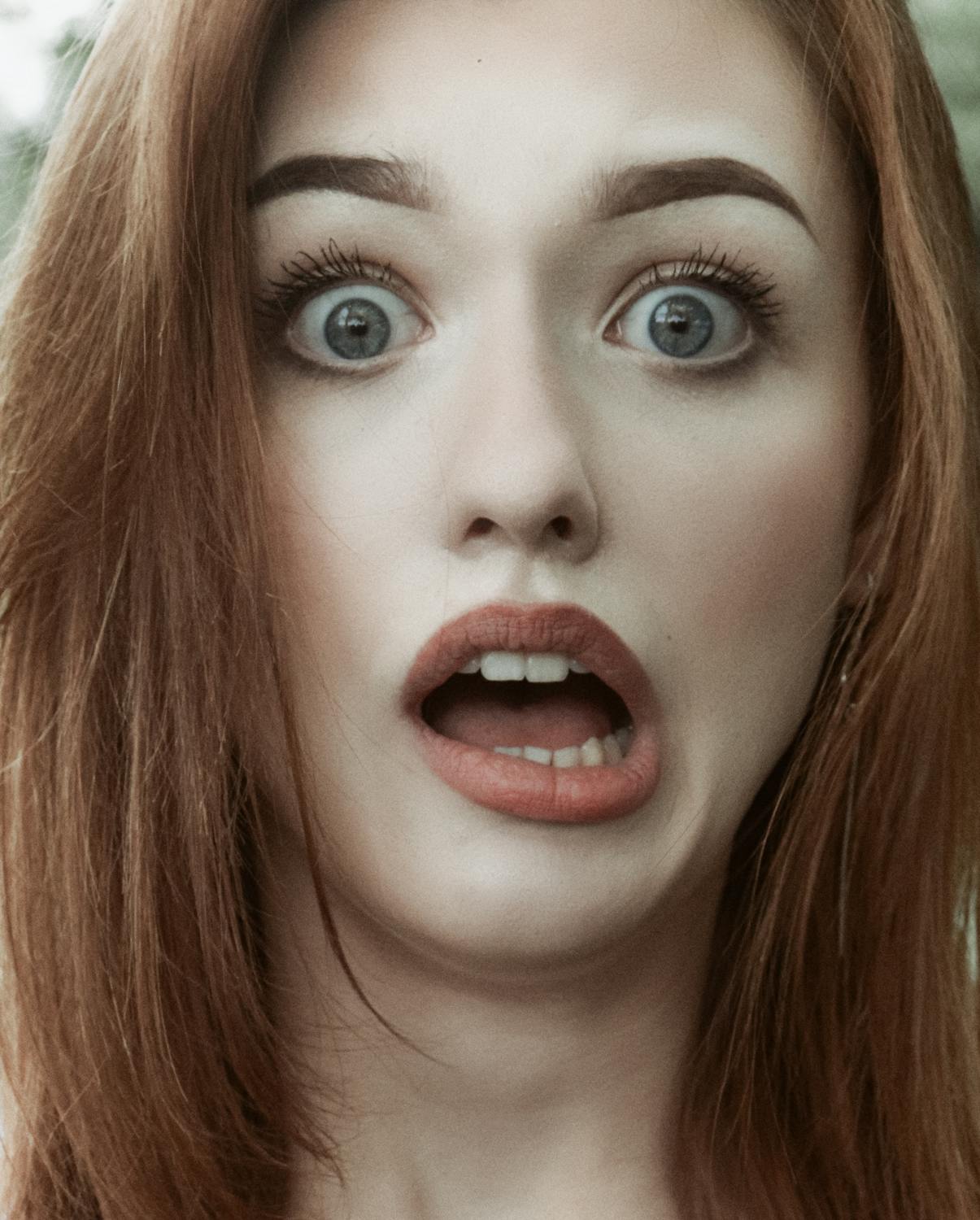 Une femme choquée, la bouche ouverte | Source : Pexels