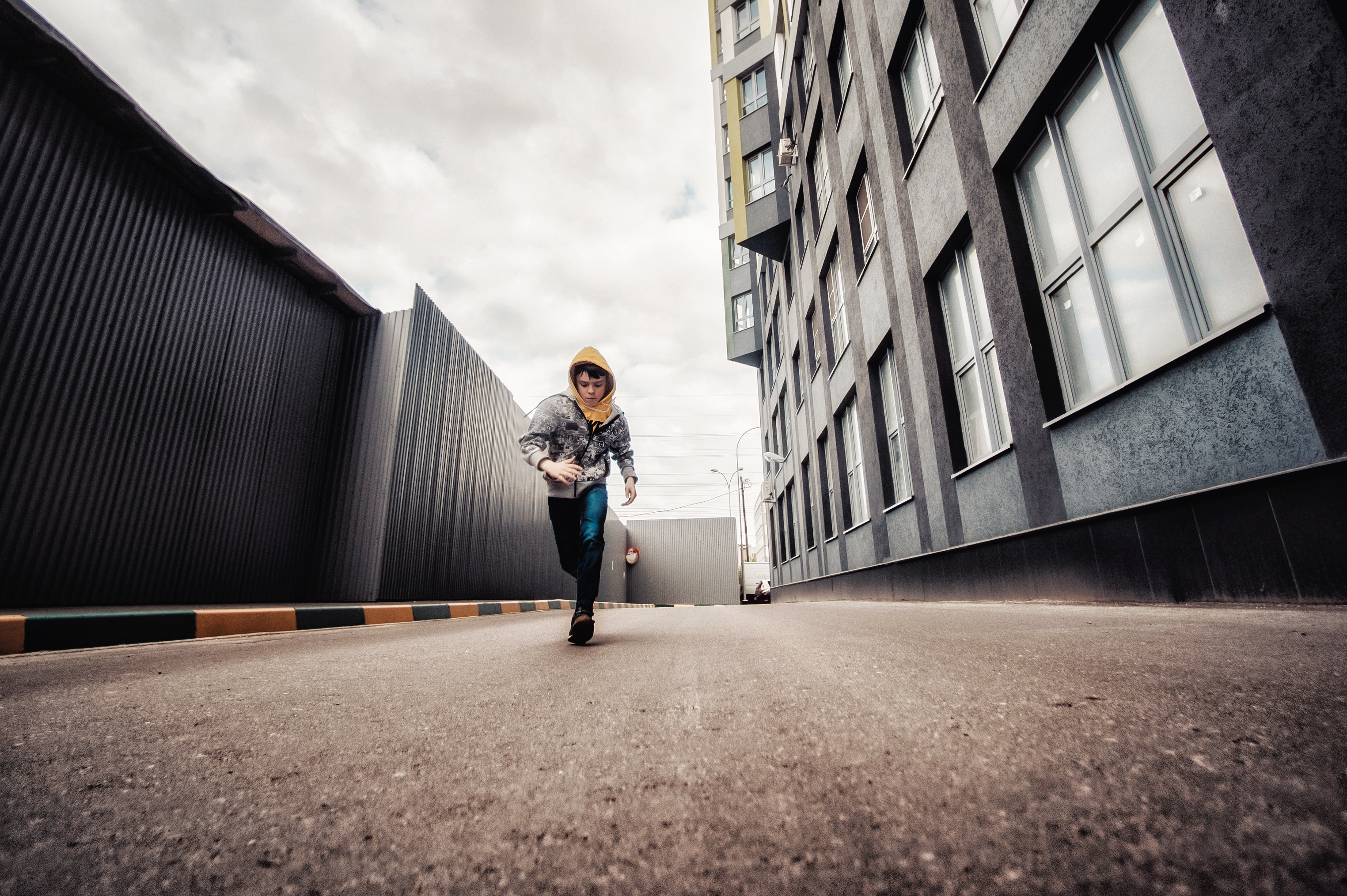 Niño corriendo | Fuente: Shutterstock.com