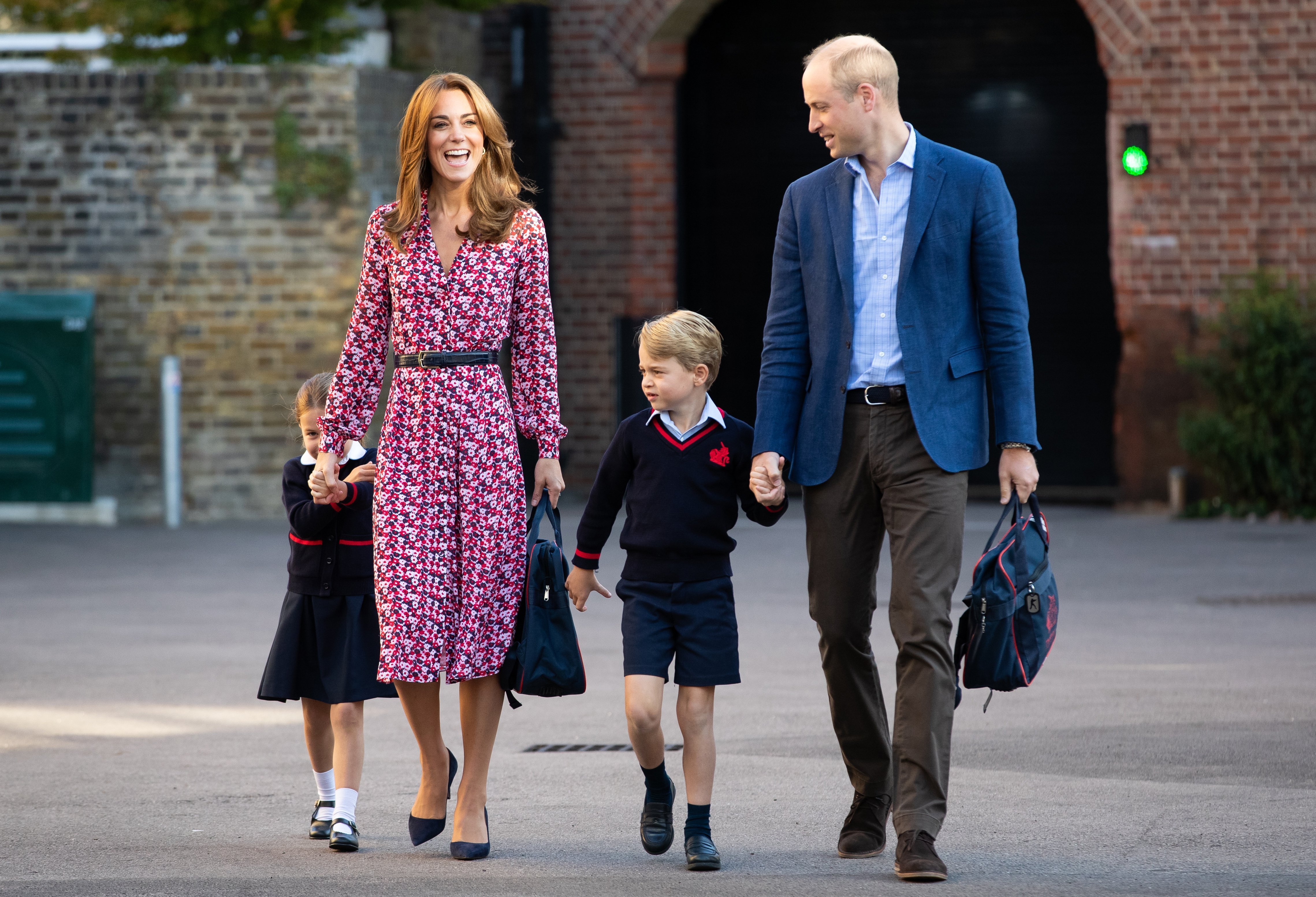 La duchesse Kate et le prince William arrivent avec la princesse Charlotte et le prince George à Thomas's Battersea le 5 septembre 2019, à Londres, Angleterre | Photo : Getty Images