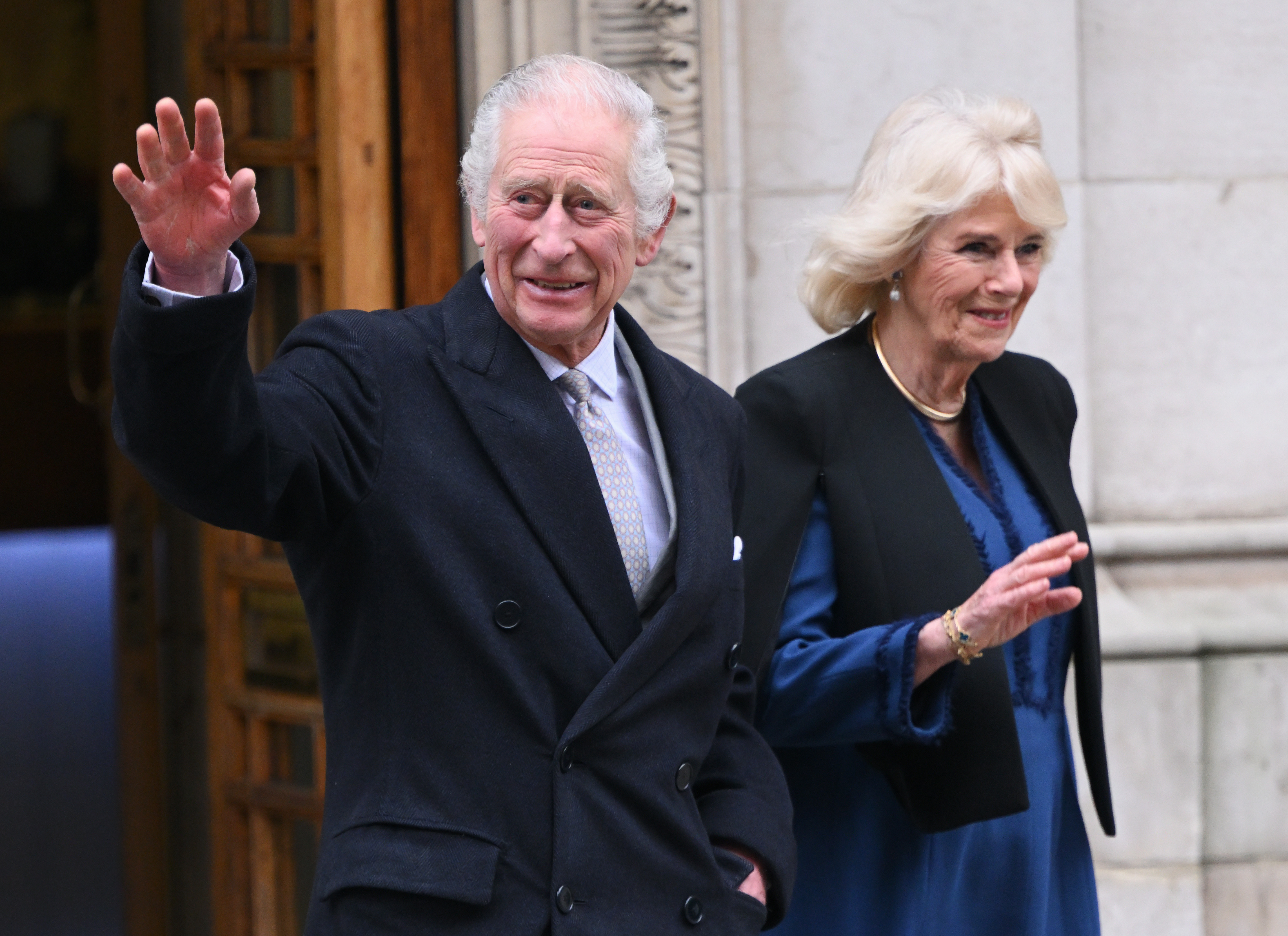 Le roi Charles III quitte la London Clinic avec la reine Camilla le 29 janvier 2024 à Londres, Angleterre | Source : Getty Images