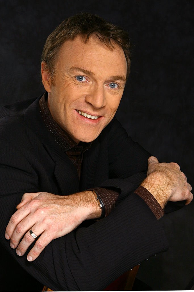 Christophe Hondelatte sur le plateau de l'émission "Tout le Monde Deguste". | Photo : Getty Images