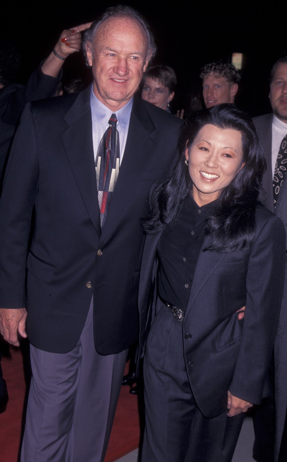 Gene Hackman et Betsy Arakawa à la première de "The Chamber" le 2 octobre 1996, à l'Academy Theater à Beverly Hills, Californie | Source : Getty Images