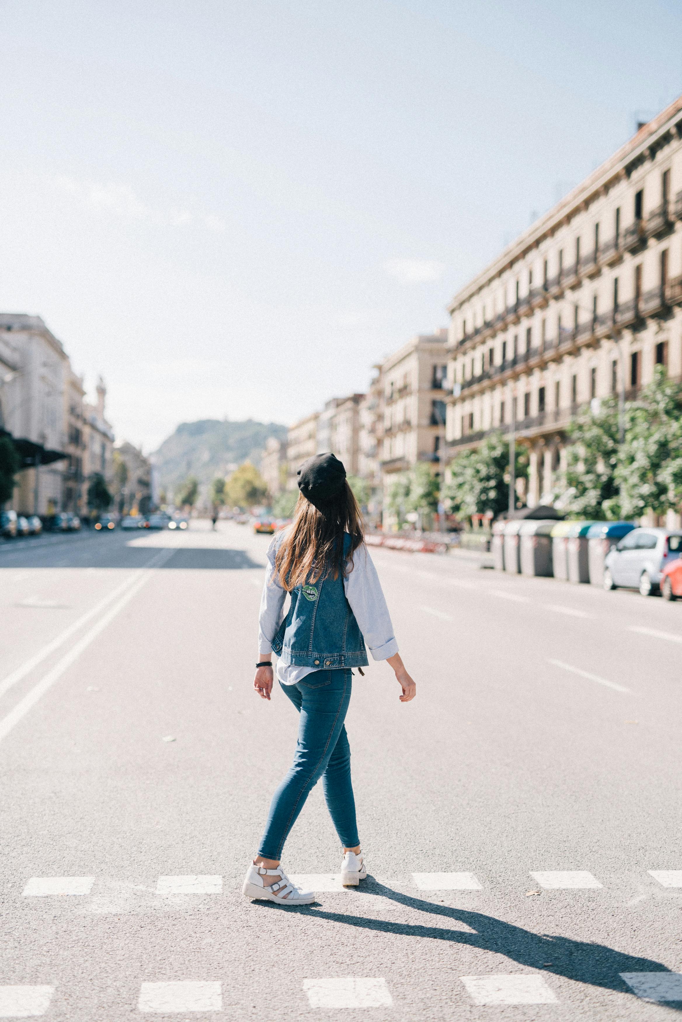 Une femme qui s'éloigne | Source : Pexels