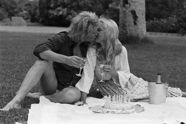 Sylvie Vartan fête ses 29 ans avec  Johnny Hallyday. | Photo : Getty Images