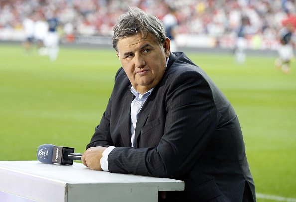 Pierre Menes de Canal Plus commente le match de Ligue 1 française. |Photo :Getty Images
