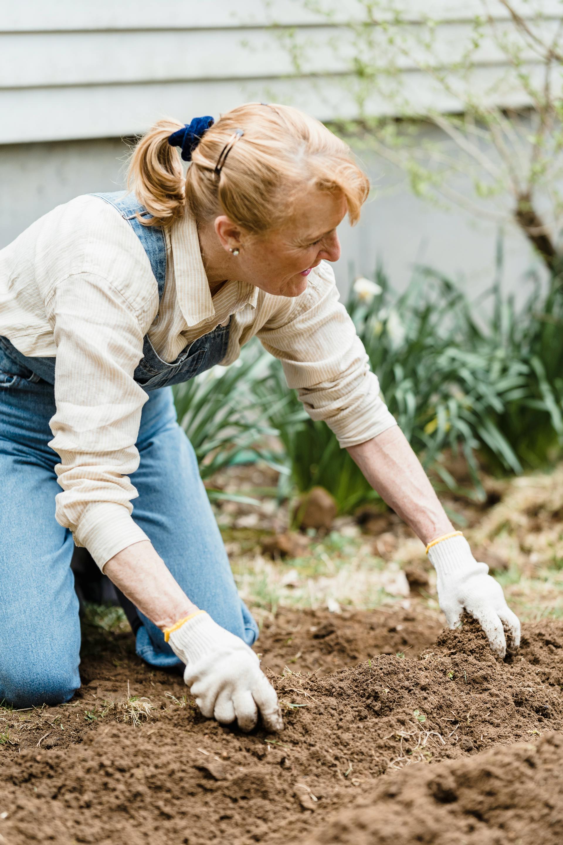 Une femme dans le jardin | Source : Pexels