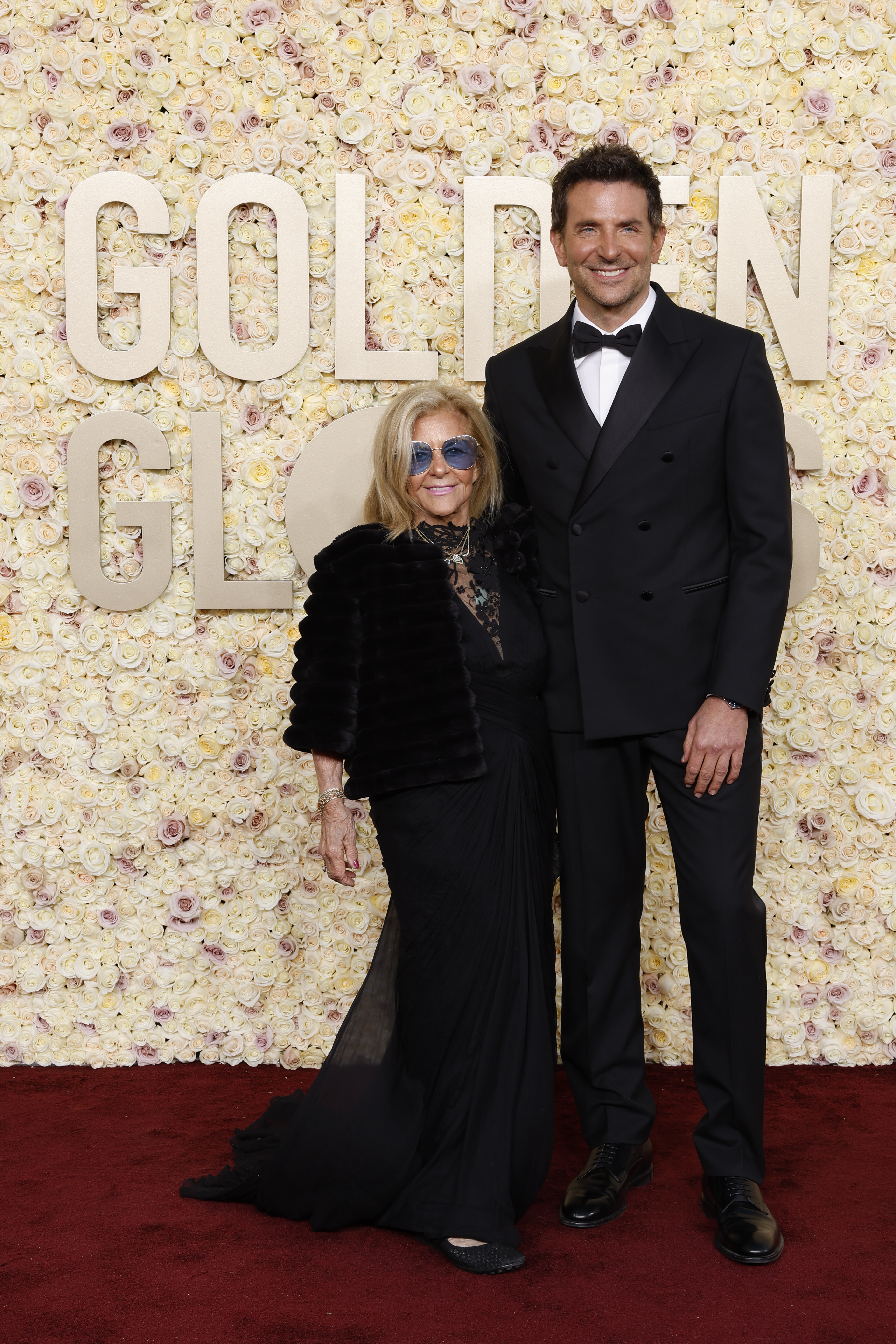 Gloria Campano et Bradley Cooper lors de la 81e édition des Golden Globe Awards en janvier 2024 | Source : Getty Images