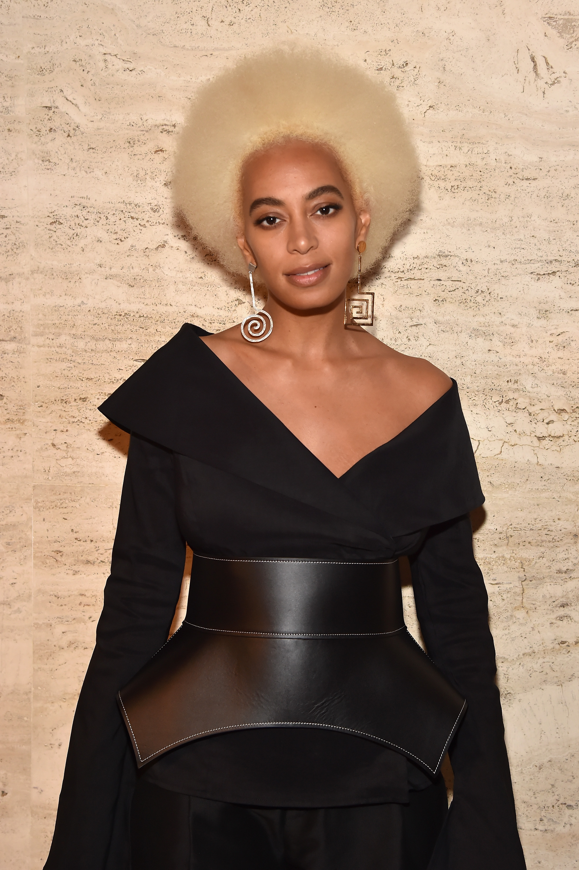 Solange lors de la présentation et de la soirée cocktail Stuart Weitzman FW18 à The Pool à New York, le 8 février 2018 | Source : Getty Images