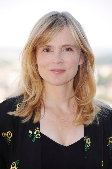 Isabelle Carré assiste à un photocall lors du 8e Festival du Film Francophone d'Angoulême le 29 août 2015 à Angoulême, France. | Photo : Getty Images