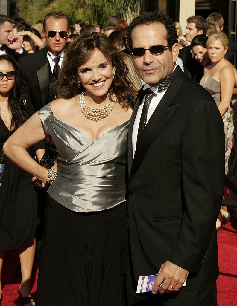 Tony Shalhoub et son épouse Brooke Adams | Photo : Getty Images