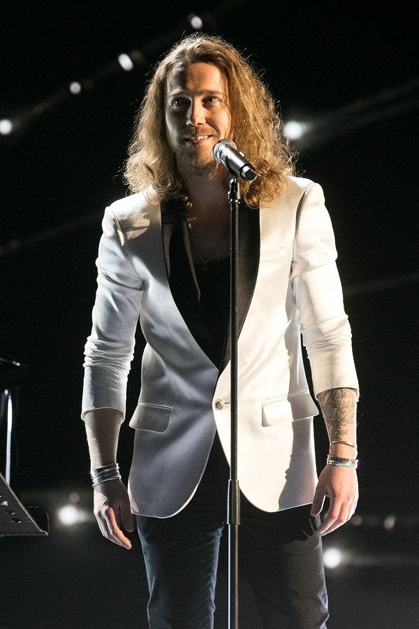 Le chanteur Julien Doré sur scène. | Photo : Getty Images