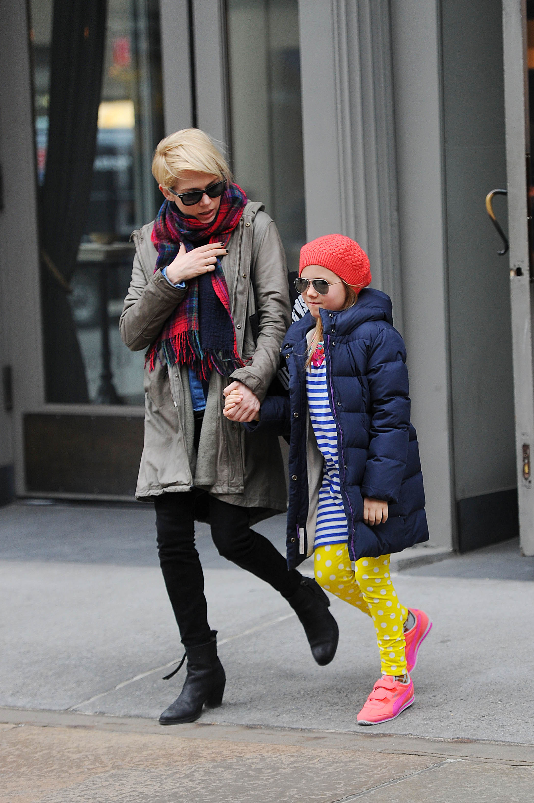 Matilda, la fille de Heath Ledger, avec sa mère Michelle Williams à New York le 6 mars 2013 | Source : Getty Images