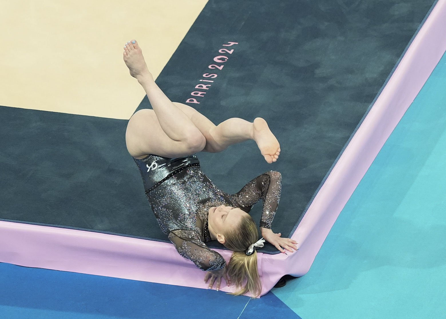 Jade Carey fait une chute lors des qualifications de gymnastique artistique féminine à Paris, France, le 28 juillet 2024 | Source : Getty Images