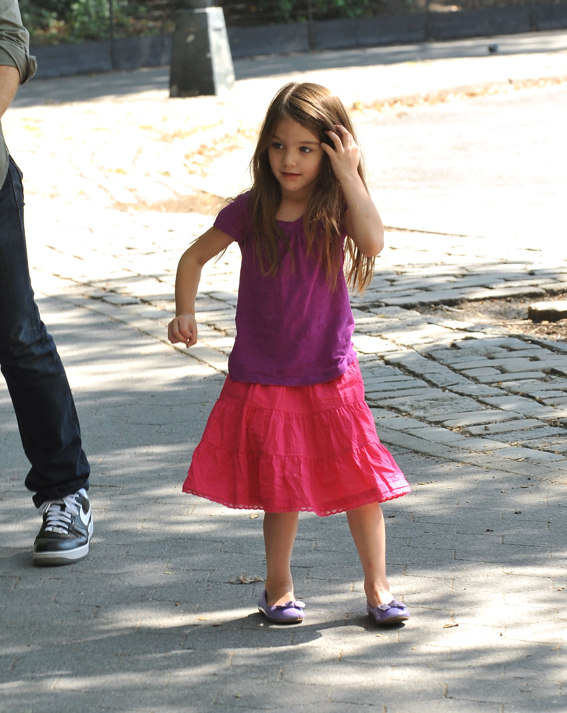 Suri Cruise visite l'aire de jeux de Central Park West le 7 septembre 2010 à New York. | Source : Getty Images