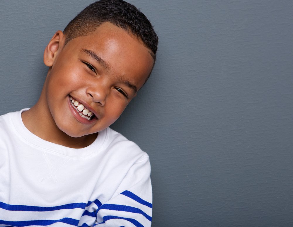 Un garçon souriant. Photo : Shutterstock