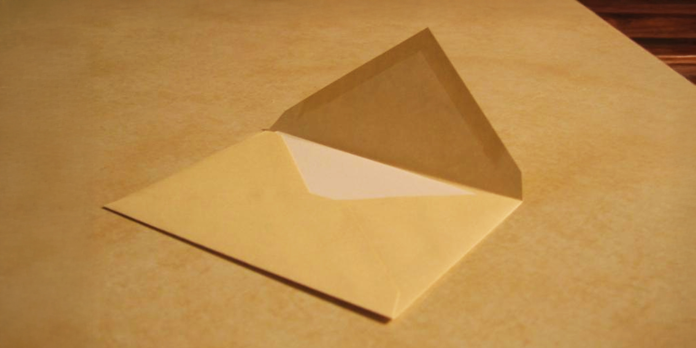 Un morceau de papier dans une enveloppe | Source : Flickr/Delwin Steven Campbell/CC BY 2.0