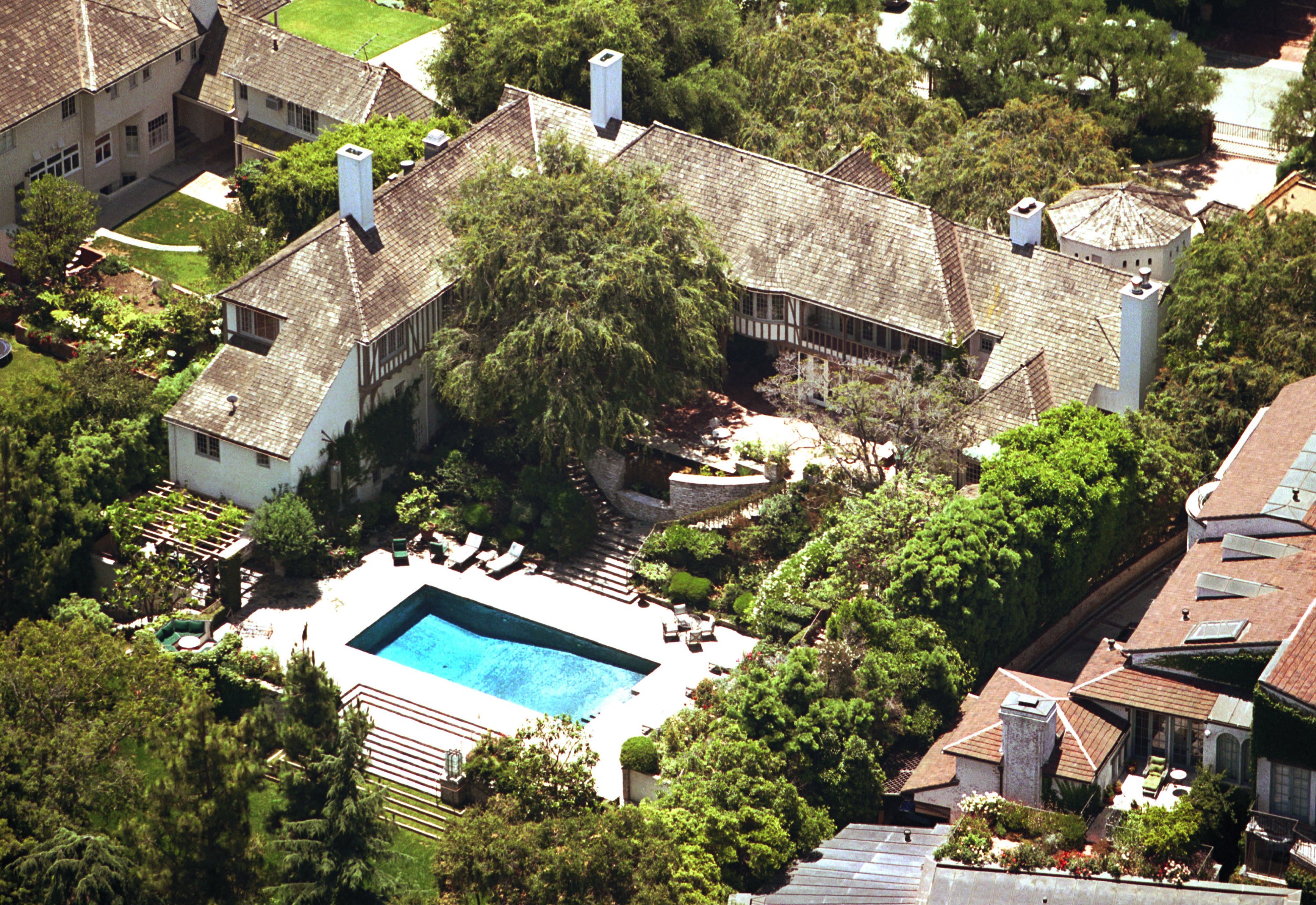 La maison de Brad Pitt et Jennifer Aniston vue d'avion le 18 juin 2001 à Malibu, Californie | Source : Getty Images