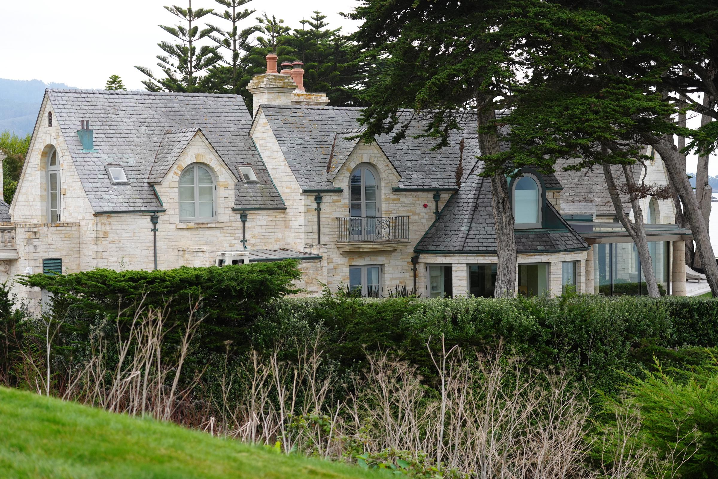 L'ancienne maison de Gene Hackman qui se trouve près du 10e green et de la plage de Carmel, vue le 31 janvier 2025 | Source : Getty Images