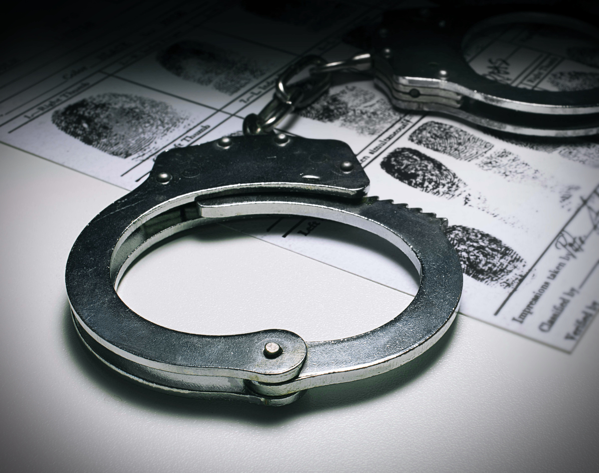 Empreintes digitales sur menottes I Source : Getty Images