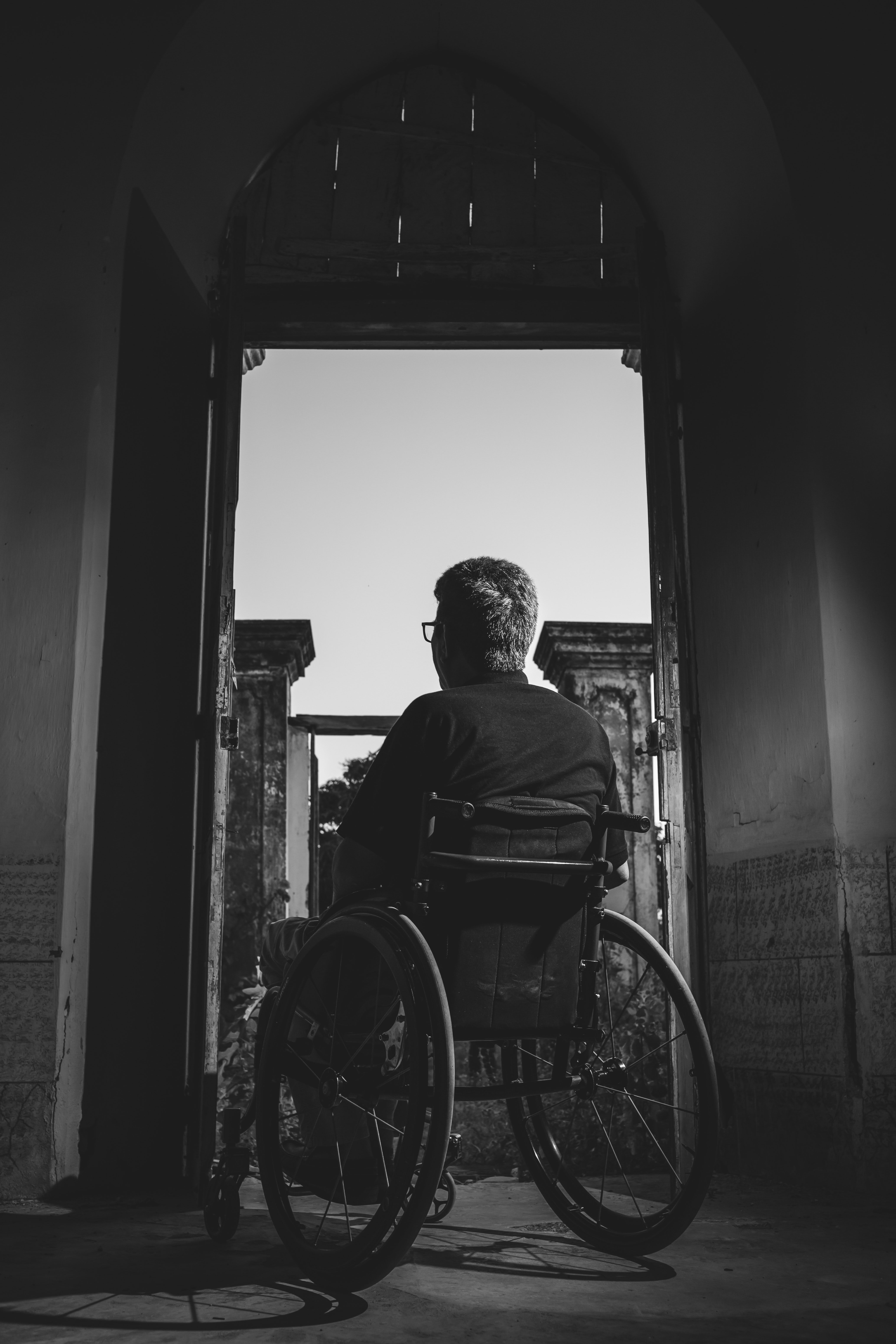 Daniel était confiné dans un fauteuil roulant après une blessure à la colonne vertébrale | Photo : Pexels