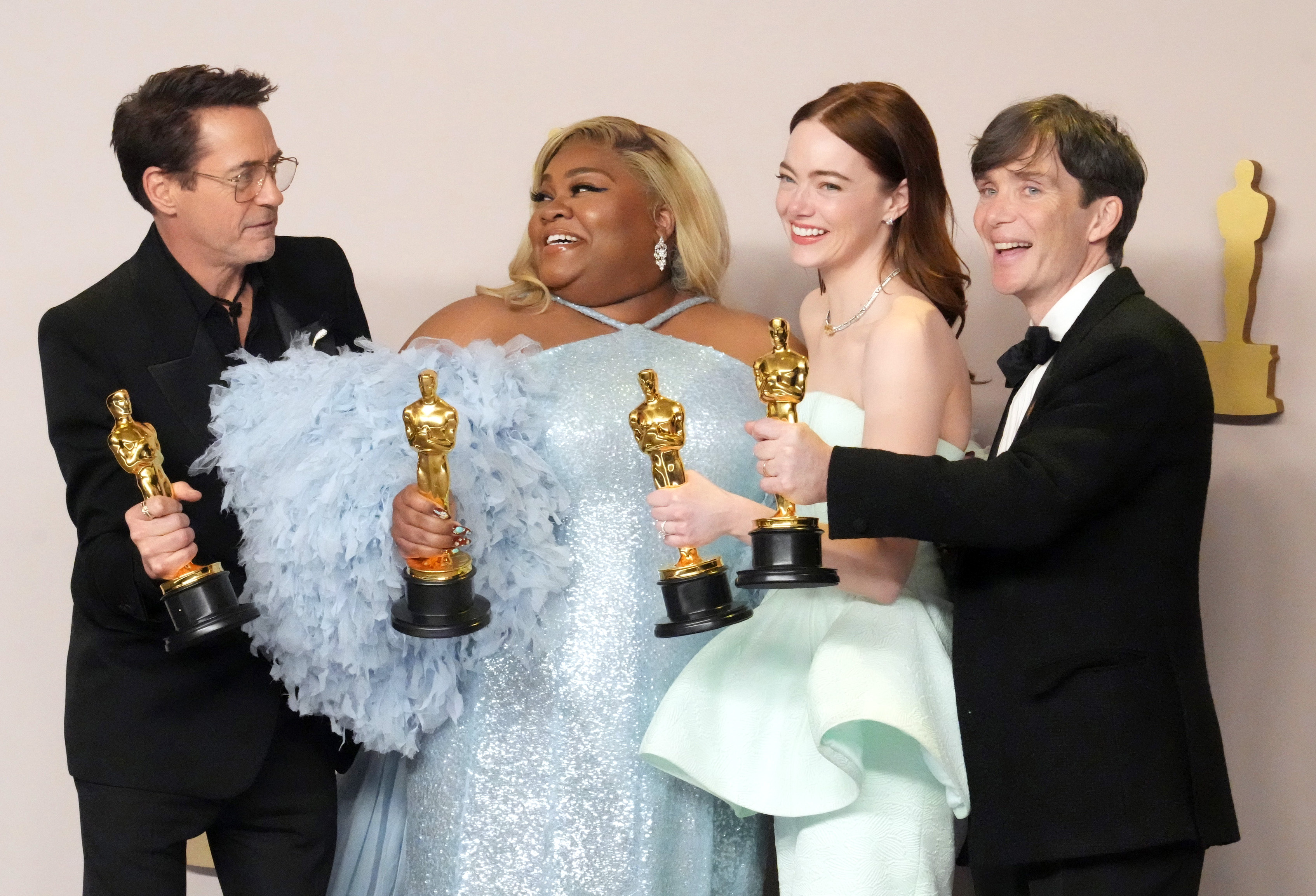 Robert Downey Jr, Da'Vine Joy Randolph, Emma Stone et Cillian Murphy lors de la 96e cérémonie annuelle des Oscars le 10 mars 2024 à Hollywood, Californie | Source :  Getty Images