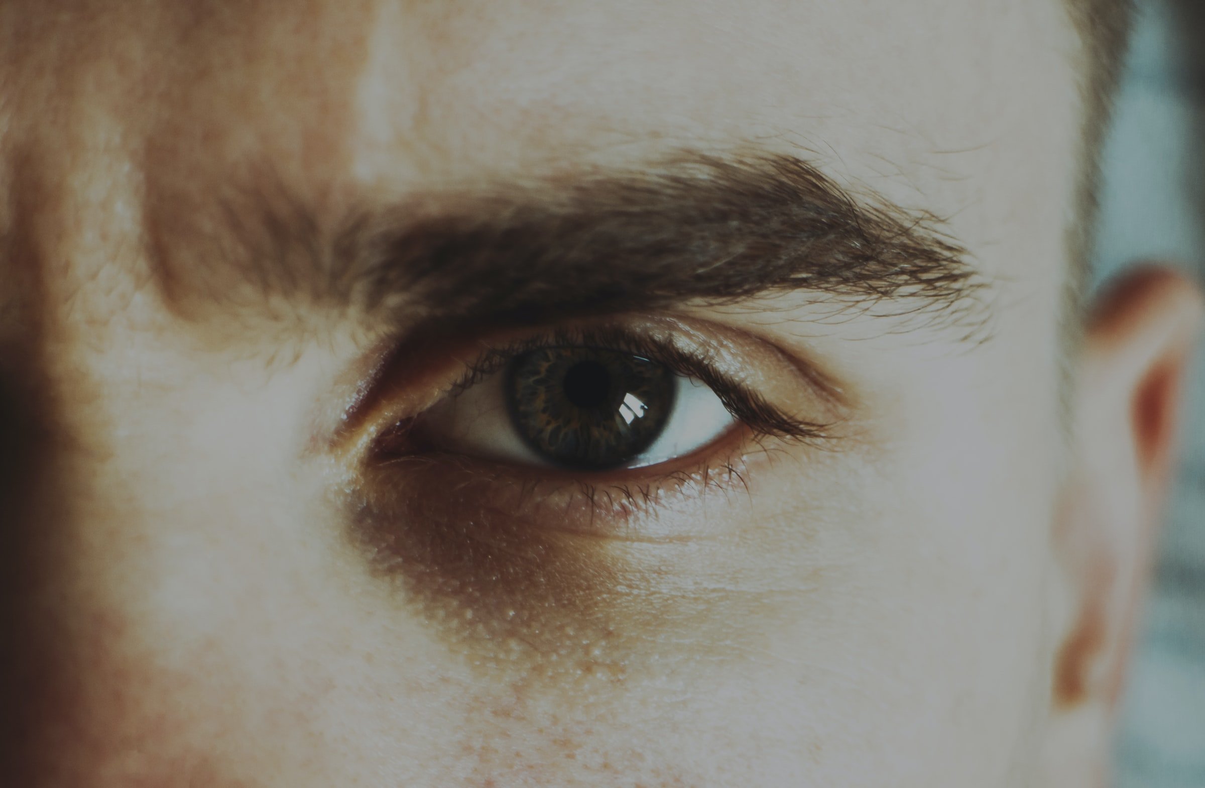 Gros plan sur l'œil d'un homme | Source : Unsplash
