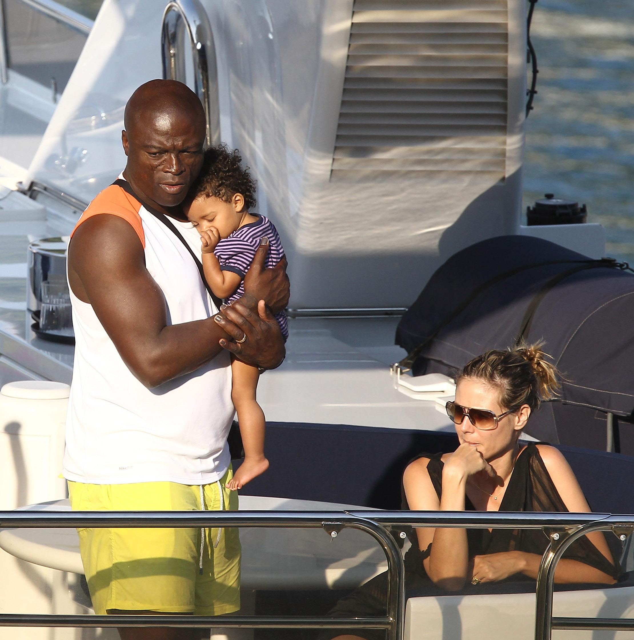 Heidi Klum et Seal aperçus avec leur fille Lou Samuel à Portofino, en Italie, le 4 août 2010. | Source : Getty Images