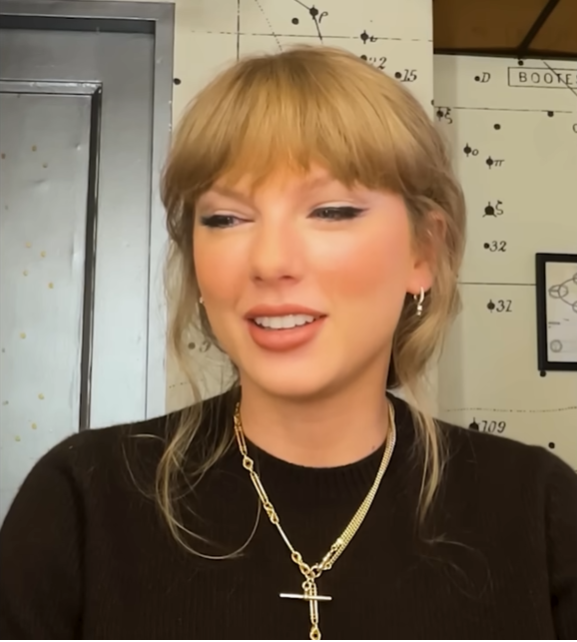 Une capture d'écran d'une interview postée le 7 octobre 2025. | Source : YouTube/Apple Music