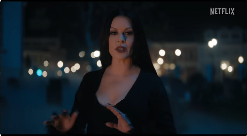 Catherine Zeta-Jones dans la première saison de « Wednesday », from a post dated August 17, 2022 | Source: Youtube/netflix