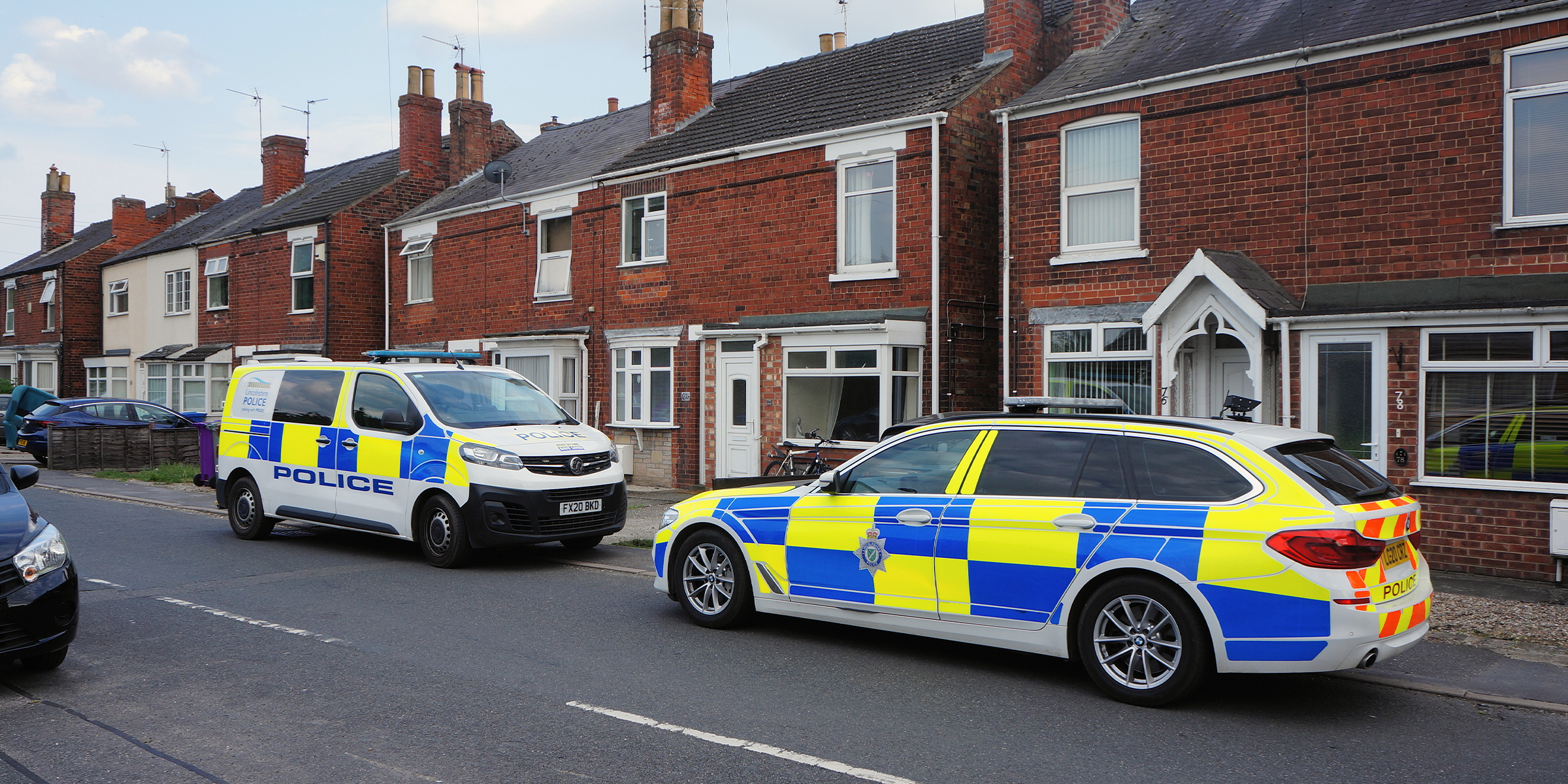 Voitures de police dans la rue | Source : Shutterstock